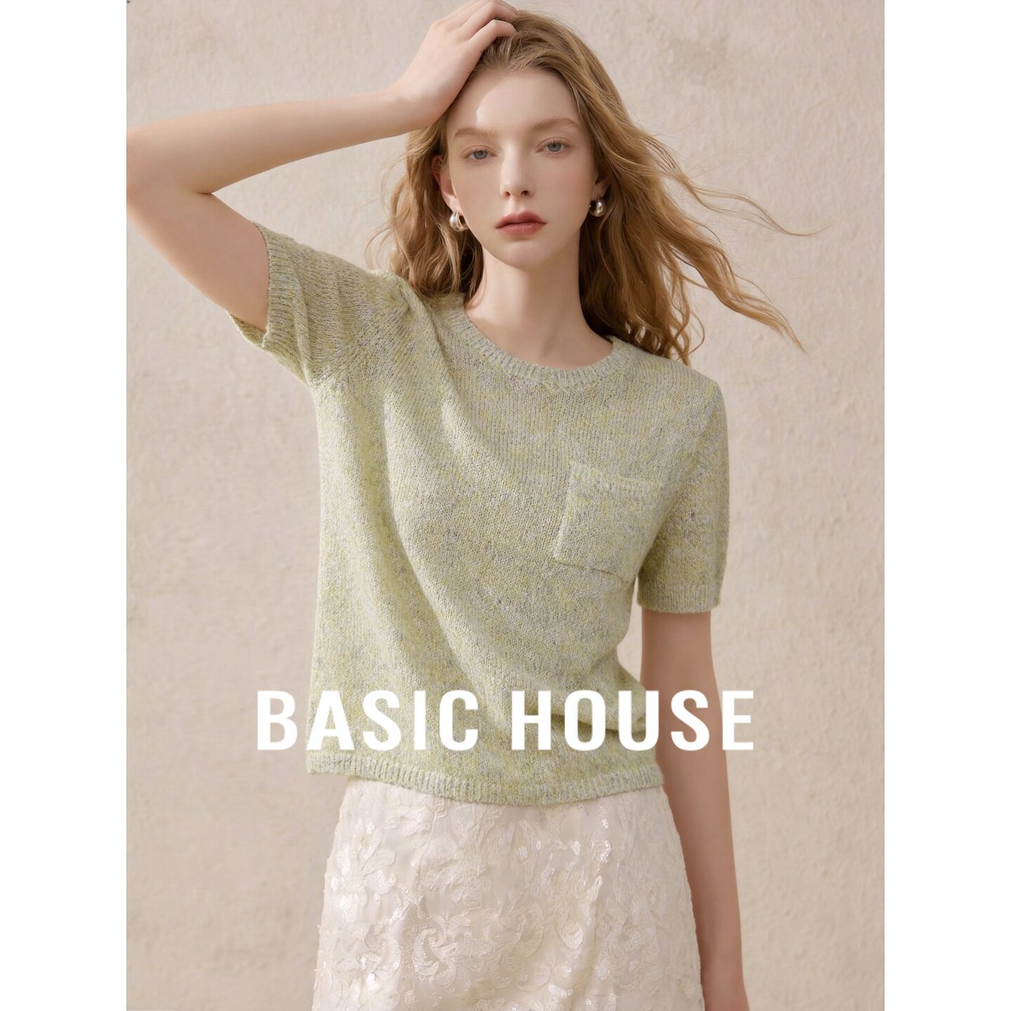 Basic House/百家好简约休闲绿色短袖针织衫女夏圆领开叉亚麻上衣
