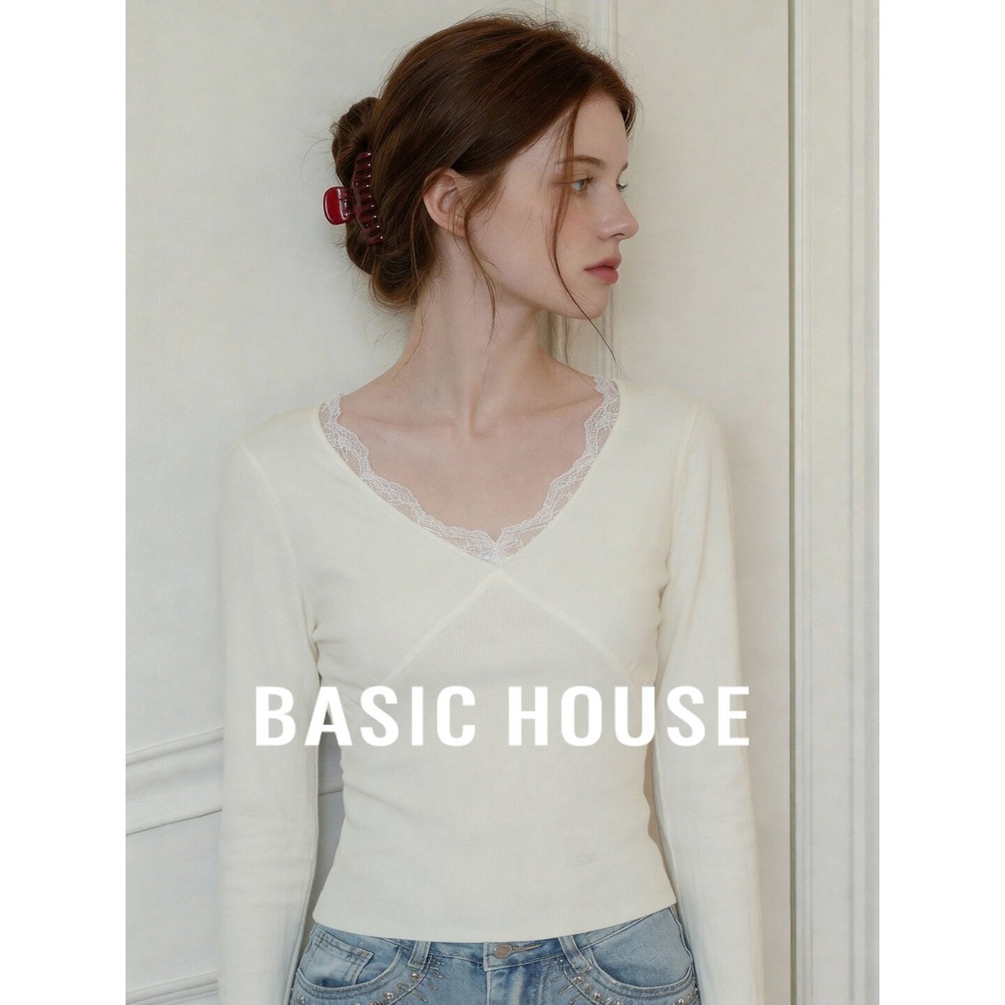 Basic House/百家好白色莫代尔V领蕾丝拼接修身显瘦长袖针织衫女