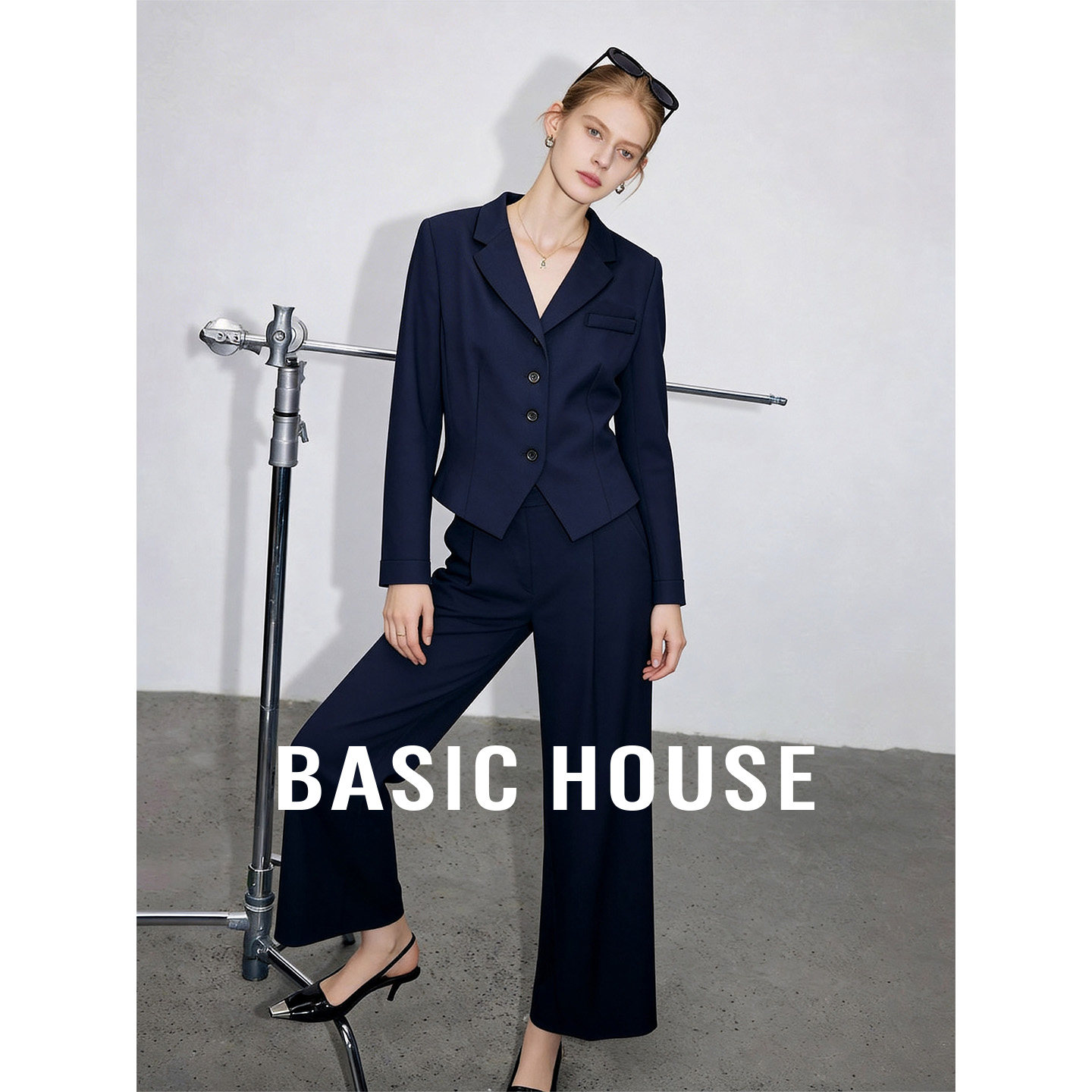 Basic House/百家好西装套装女藏青短款外套直筒阔腿裤通勤两件套
