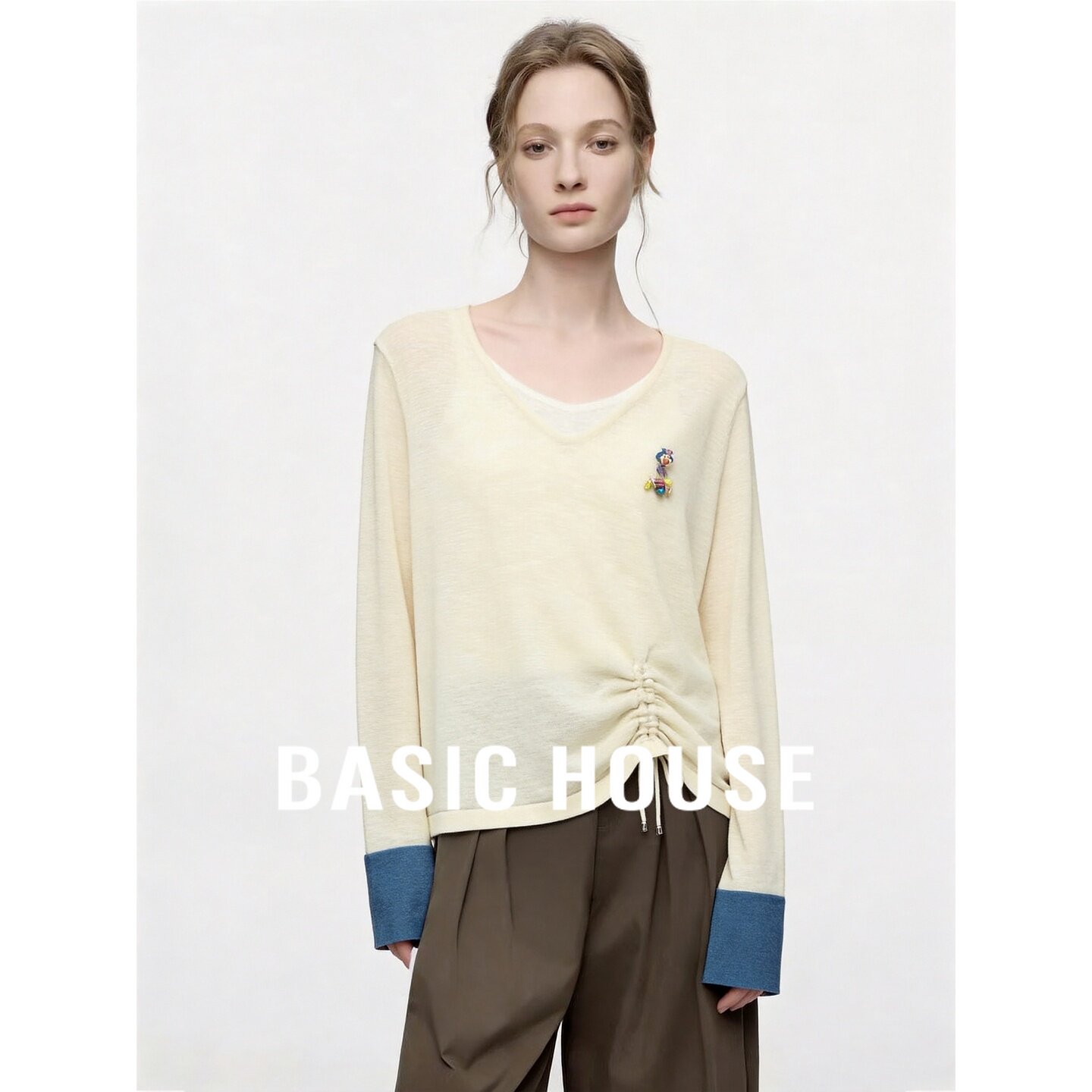 Basic House/百家好撞色假两件V领针织衫女秋季长袖休闲套头上衣