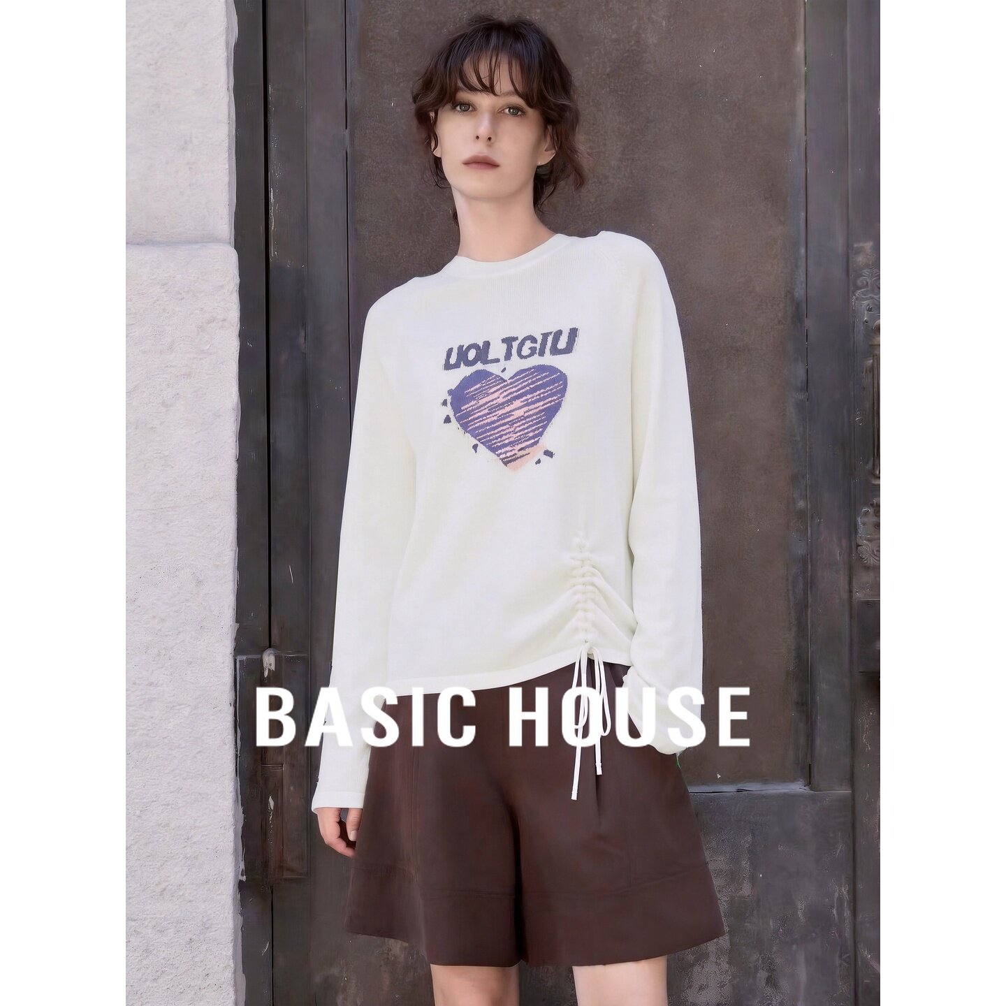 Basic House/百家好设计感侧边抽绳针织衫女爱心印花宽松显瘦上衣