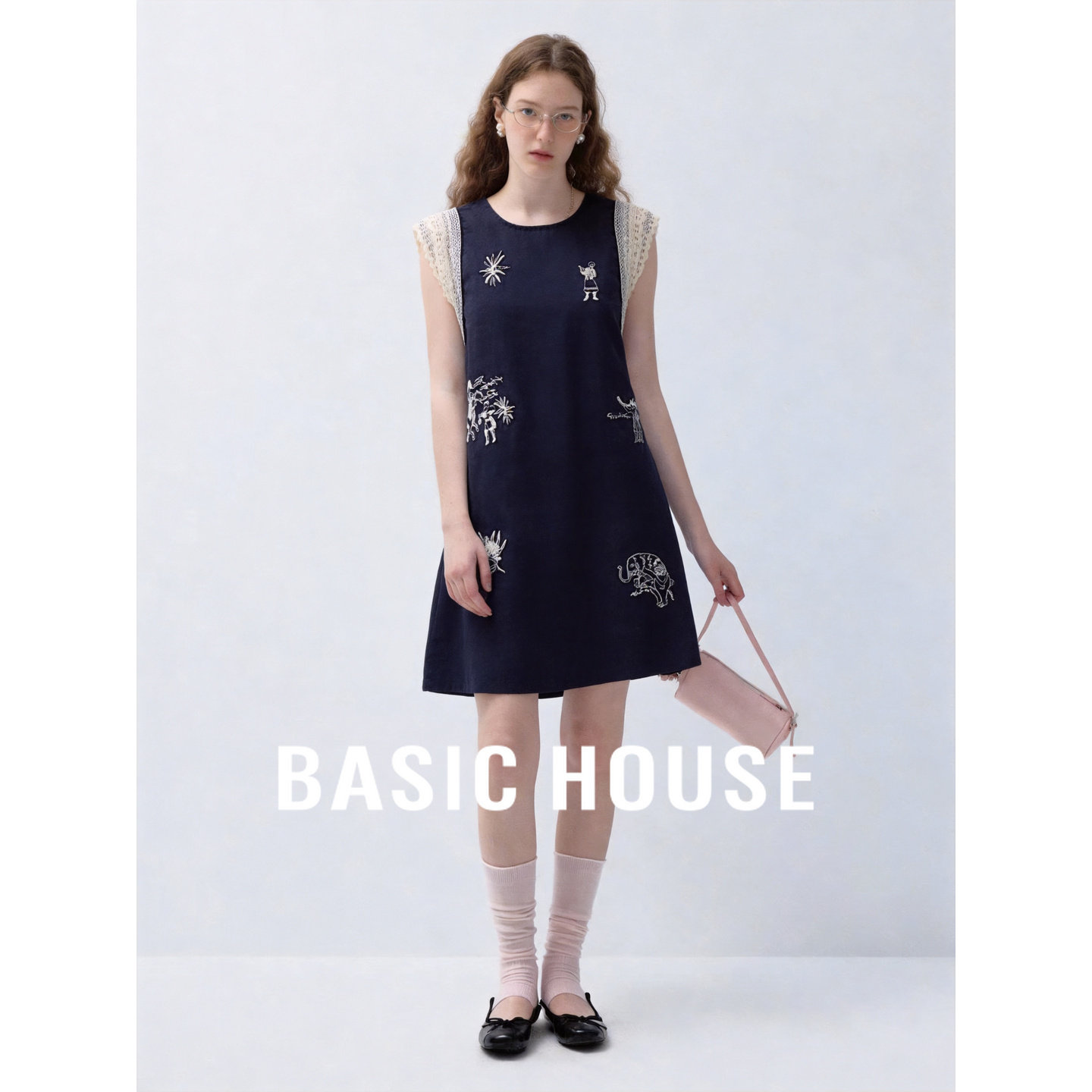 Basic House/百家好复古刺绣蕾丝袖边女夏无袖亚麻连衣裙宽松裙子