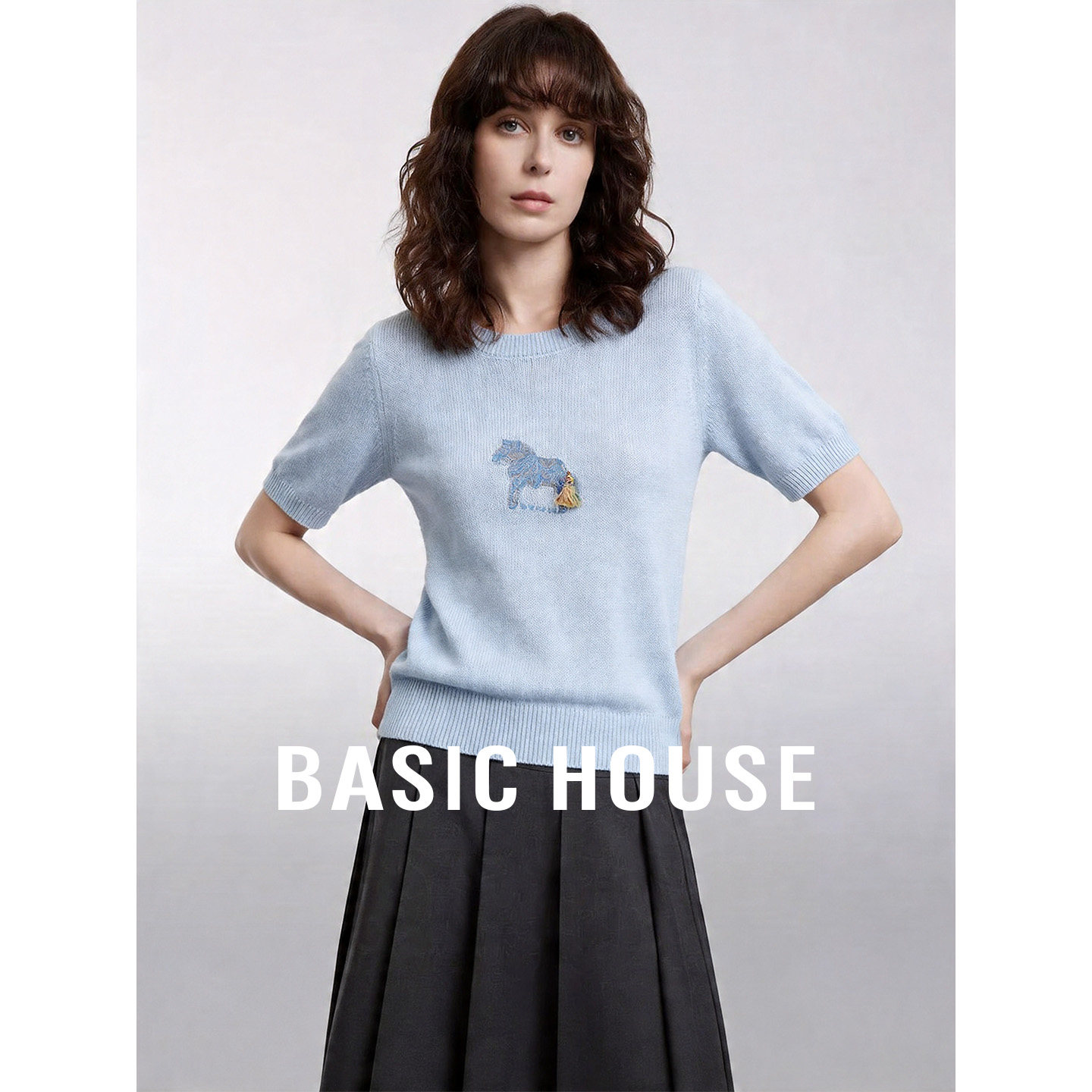 Basic House/百家好莱赛尔蓝色卡通短袖针织衫女亚麻薄款显瘦上衣