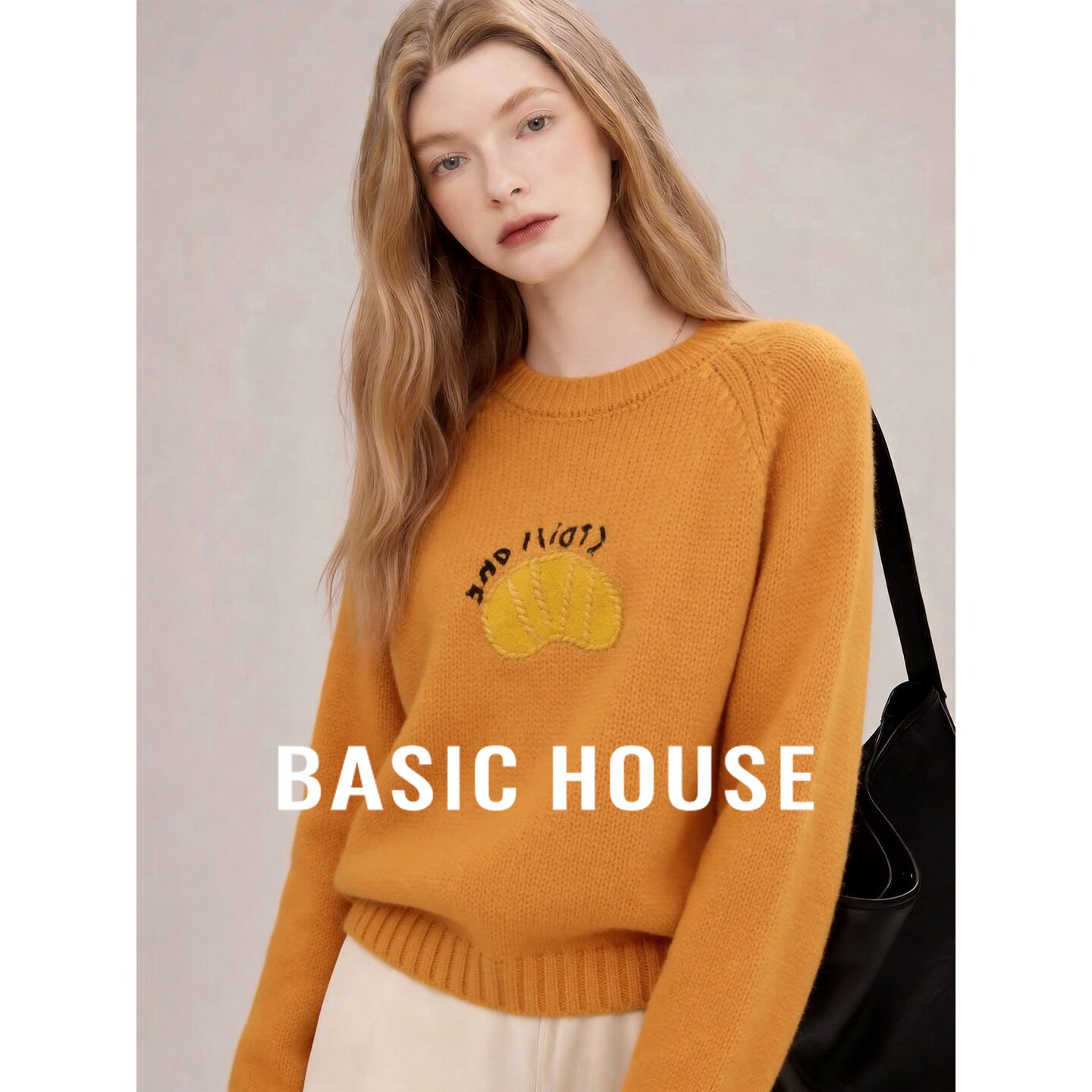 Basic House/百家好慵懒风刺绣黄色毛衣女圆领套头宽松减龄针织衫