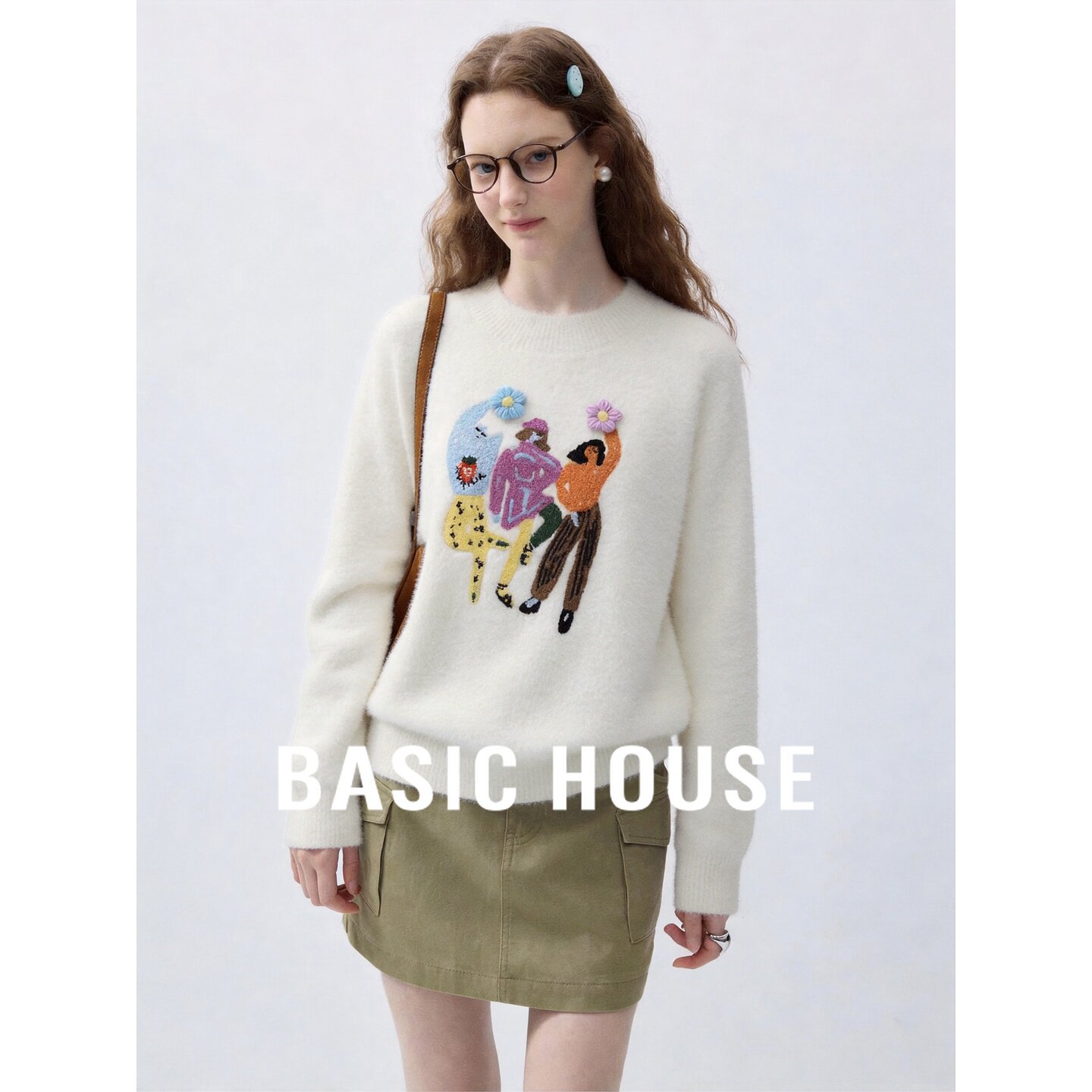 Basic House/百家好白色卡通刺绣圆领百搭毛衣宽松日常女装针织衫