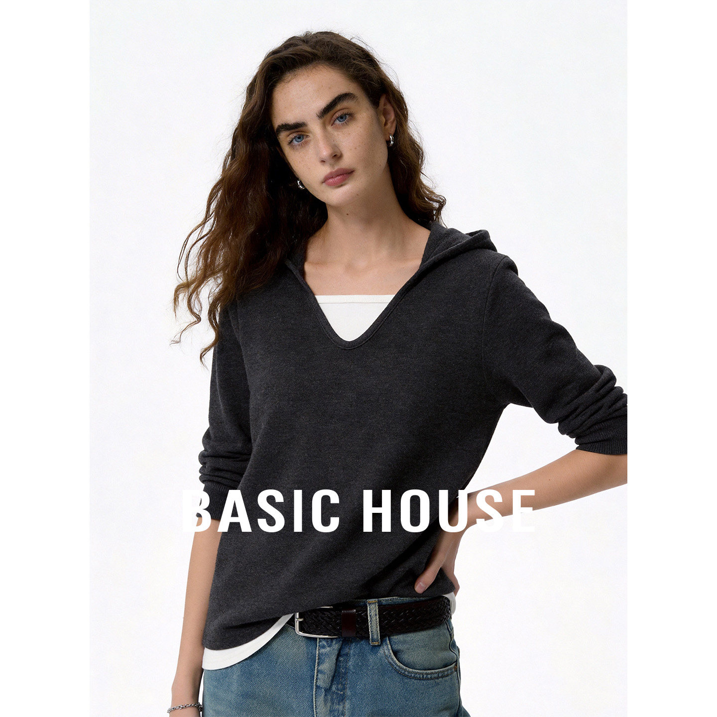 Basic House/百家好撞色拼接连帽宽松T恤秋季百搭休闲短款上衣女