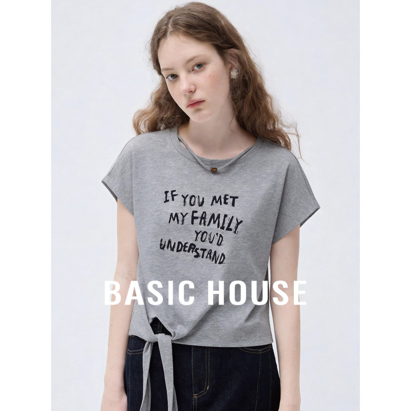 Basic House/百家好灰色字母印花短袖时尚绑带设计感短款T恤夏季