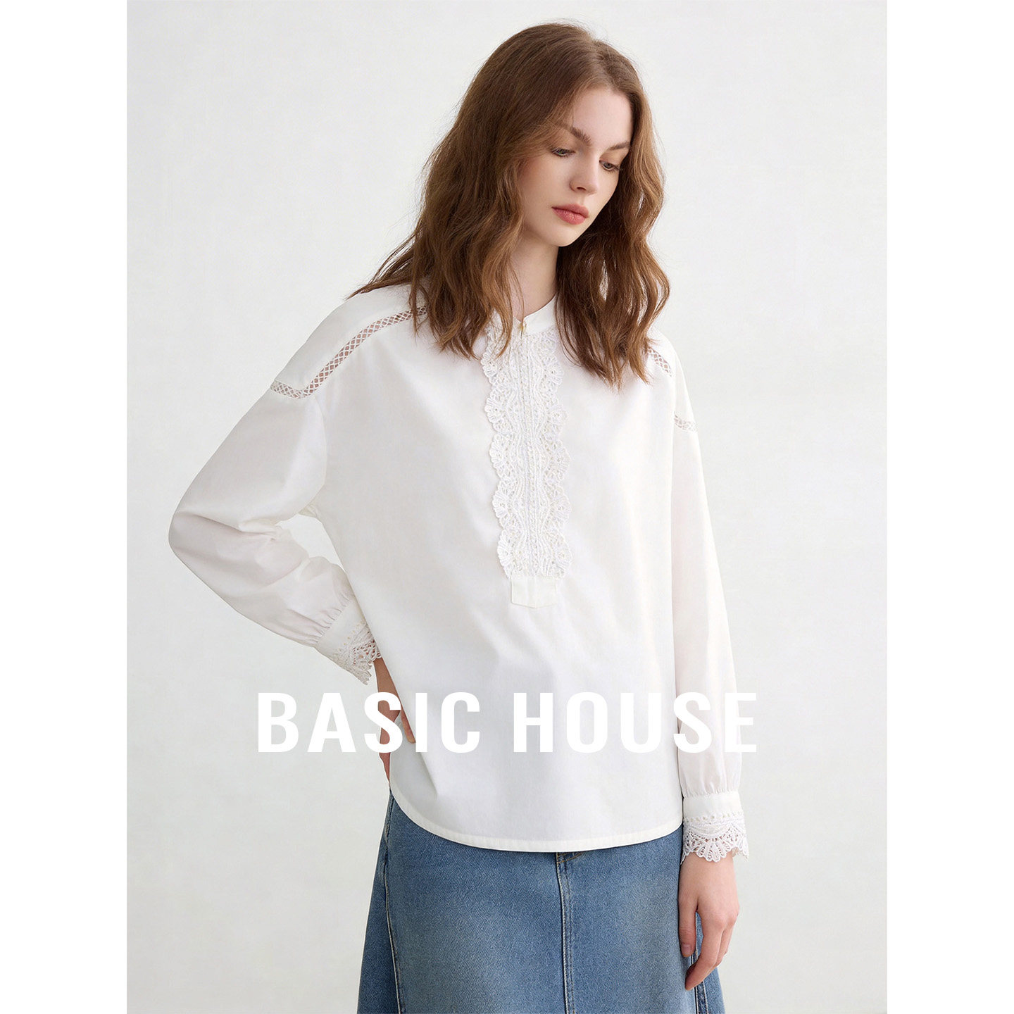 Basic House/百家好秋季新款提花镂空拼接蕾丝设计感圆领长袖衬衫