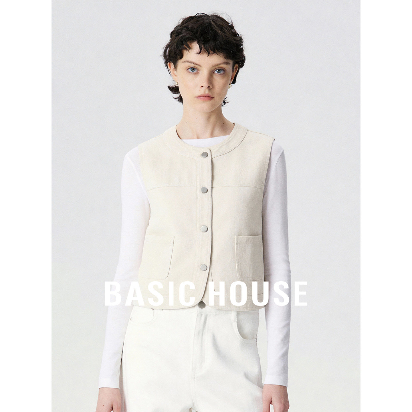 Basic House/百家好白色工装牛仔马甲女春复古圆领大口袋无袖坎肩