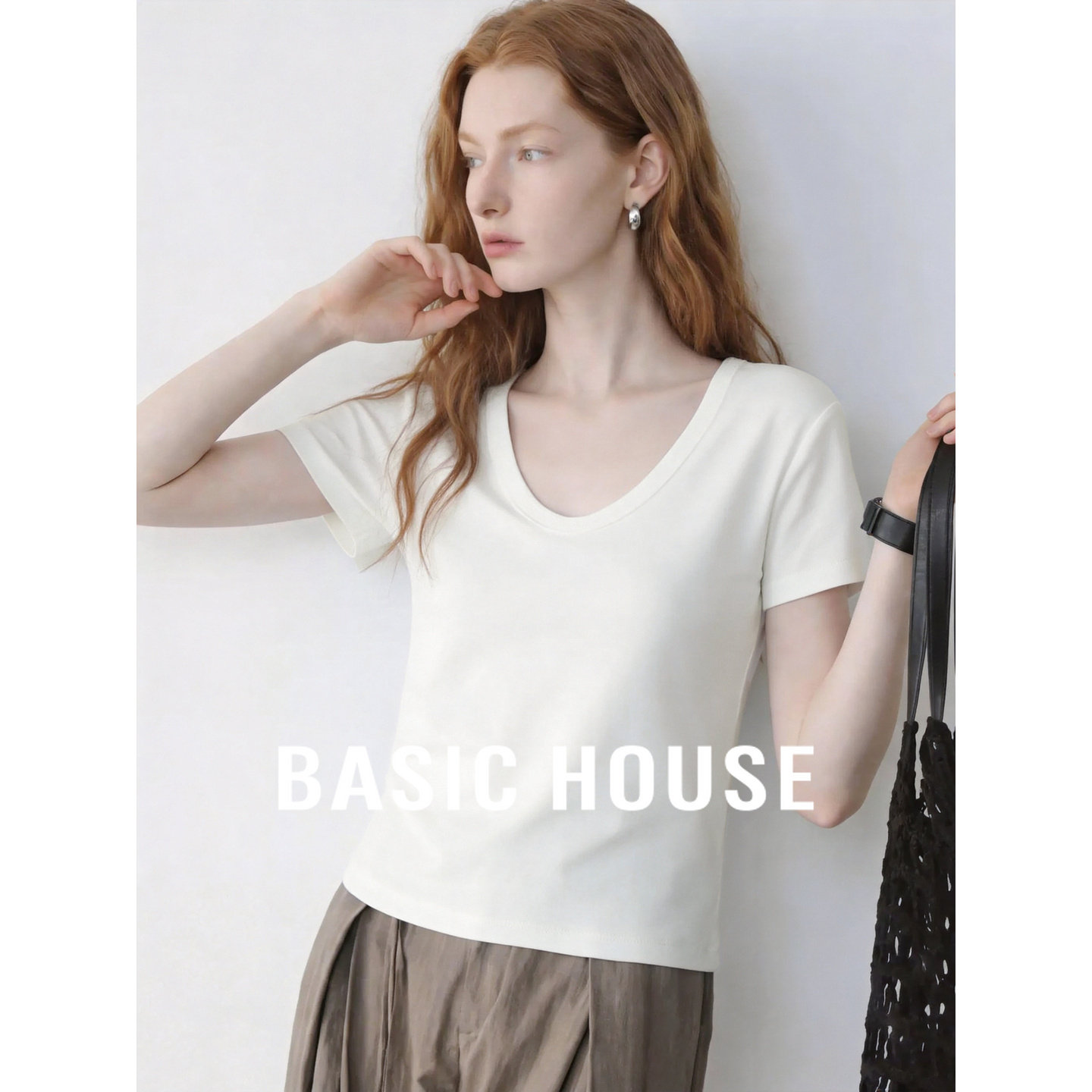 Basic House/百家好白色U领短袖T恤女夏休闲简约修身显瘦纯色上衣