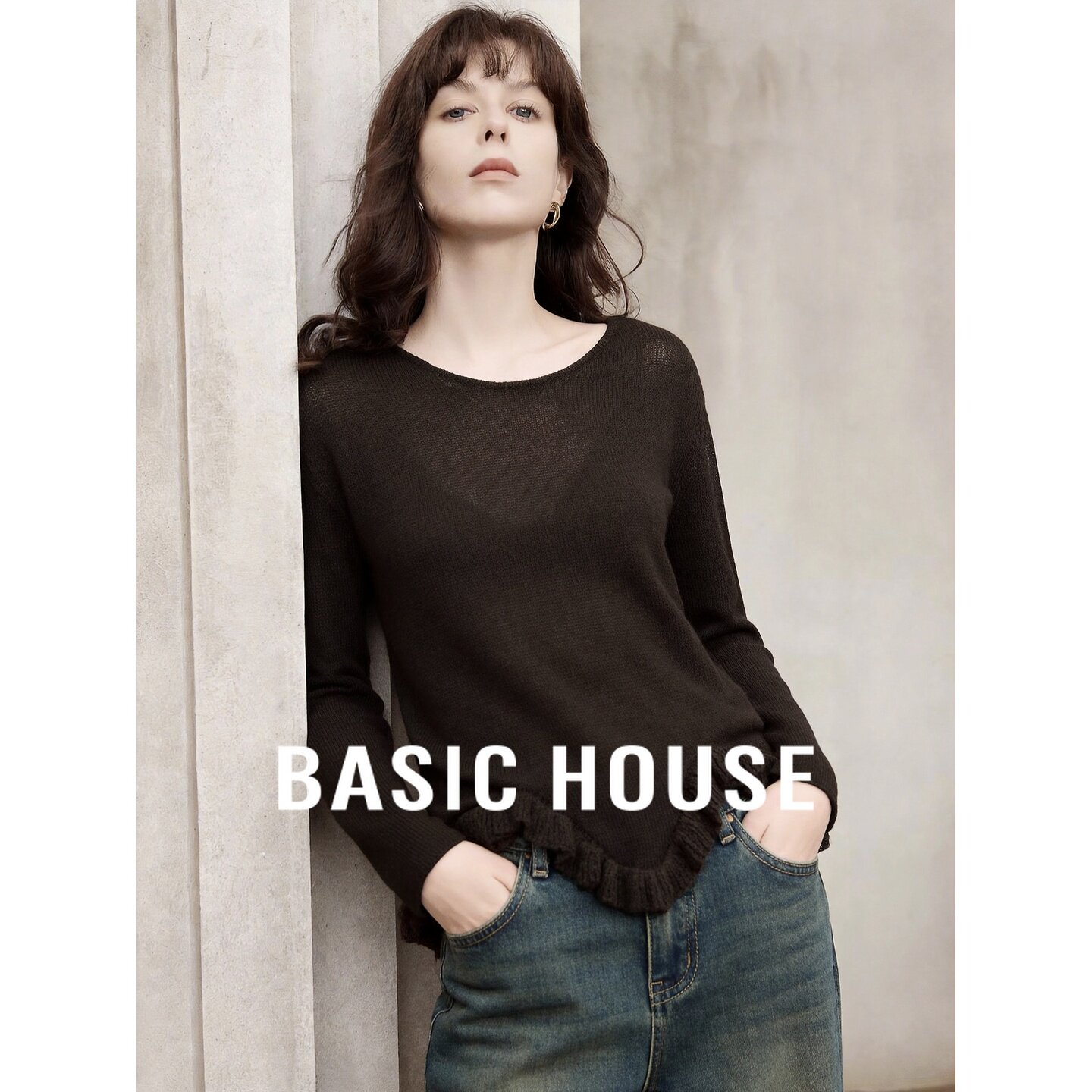 Basic House/百家好设计感圆领长袖针织衫女黑色下摆荷叶边上衣秋
