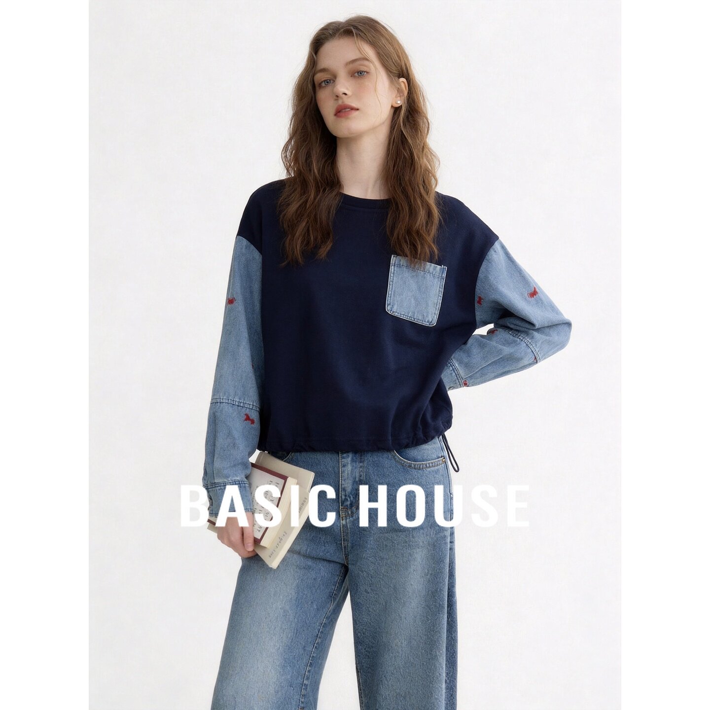 Basic House/百家好复古拼接风牛仔拼接圆领卫衣女秋套头休闲上衣