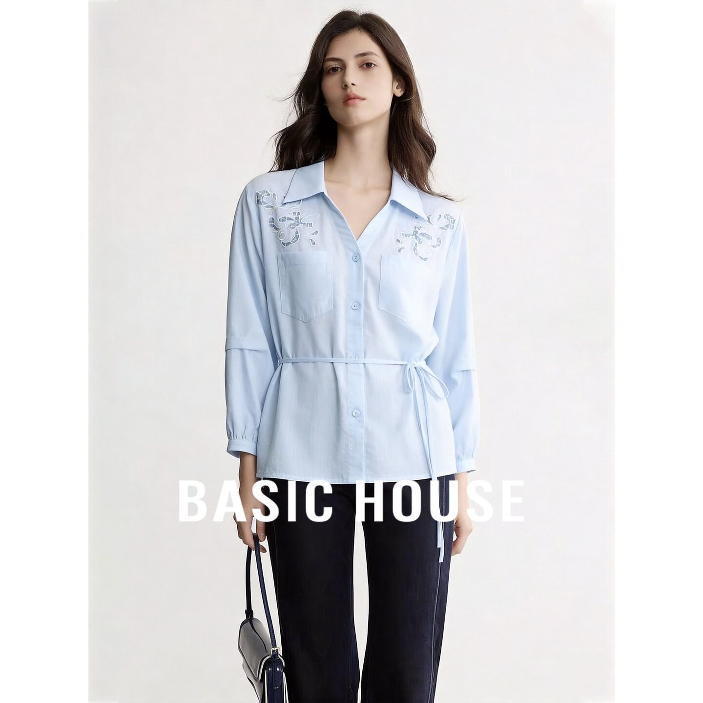 Basic House/百家好气质衬衣翻领蝴蝶绣花系带束腰显瘦上衣女秋季