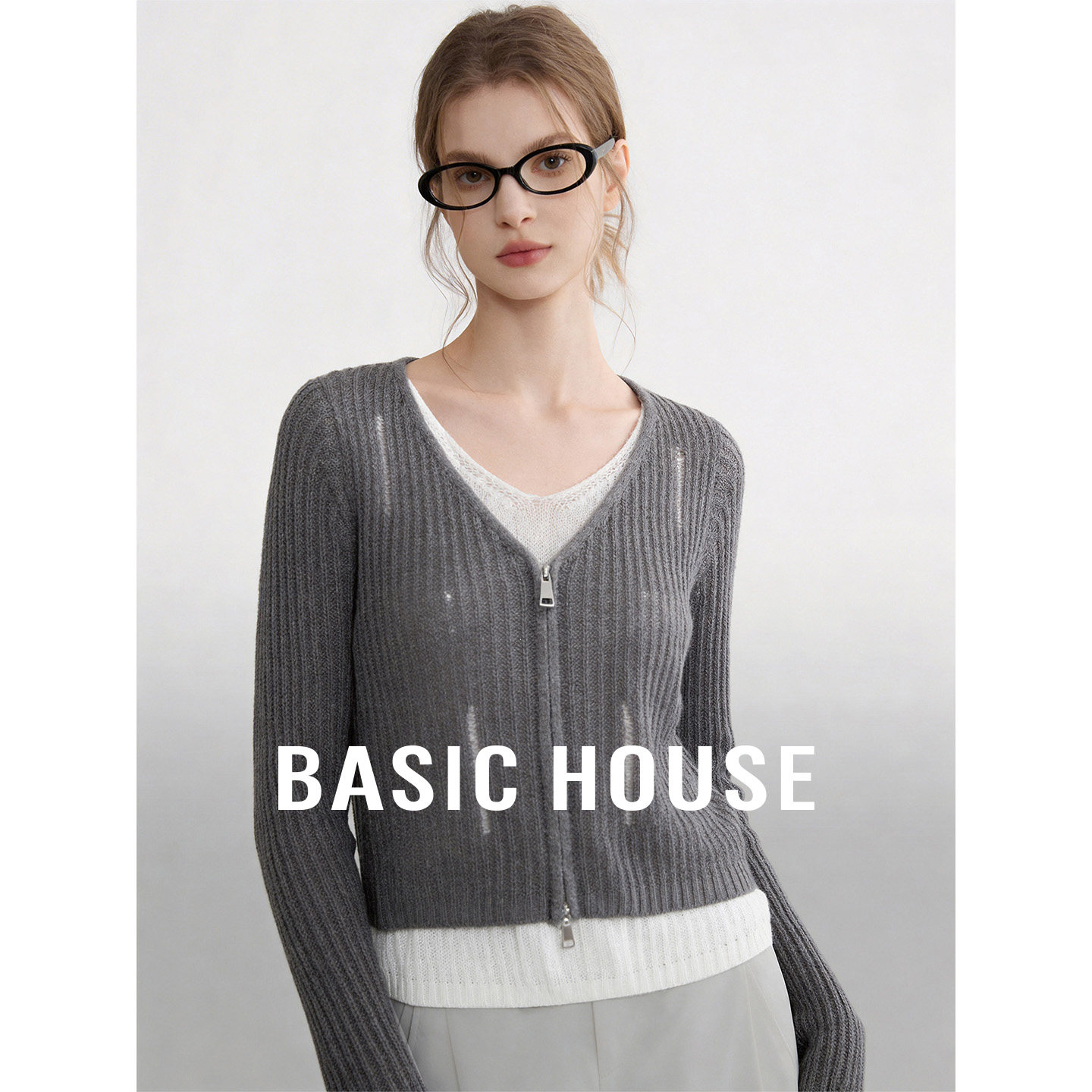 Basic House/百家好撞色V领假两件针织衫女春夏拼接长袖宽松上衣