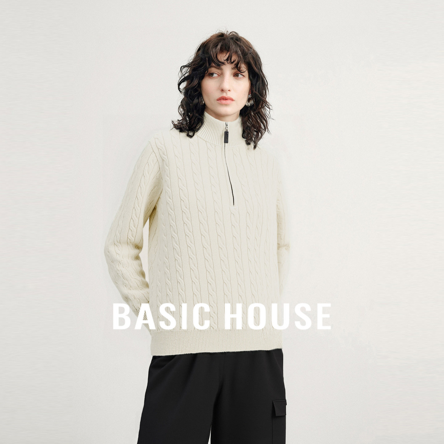 Basic House/百家好时尚立领半拉链套头毛衣绞花柔软绵羊毛上衣女