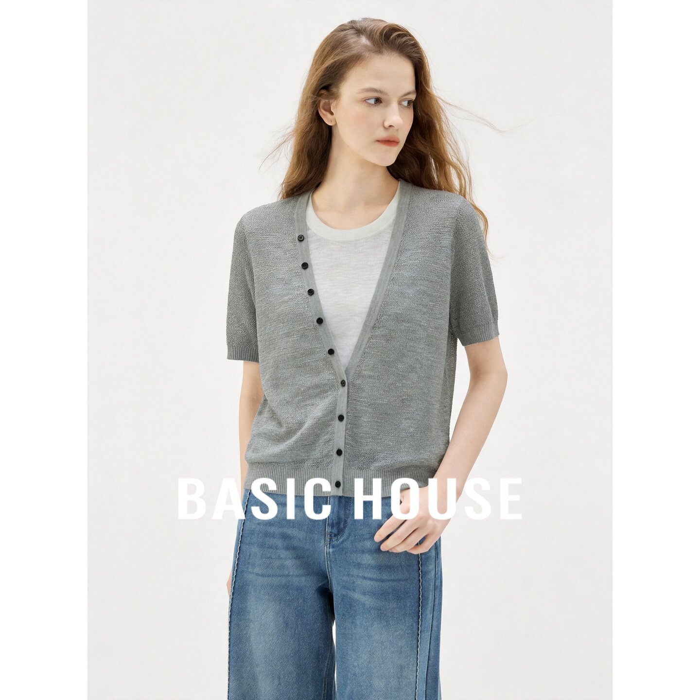 Basic House/百家好老钱风V领短袖针织开衫女新款灰色纽扣上衣