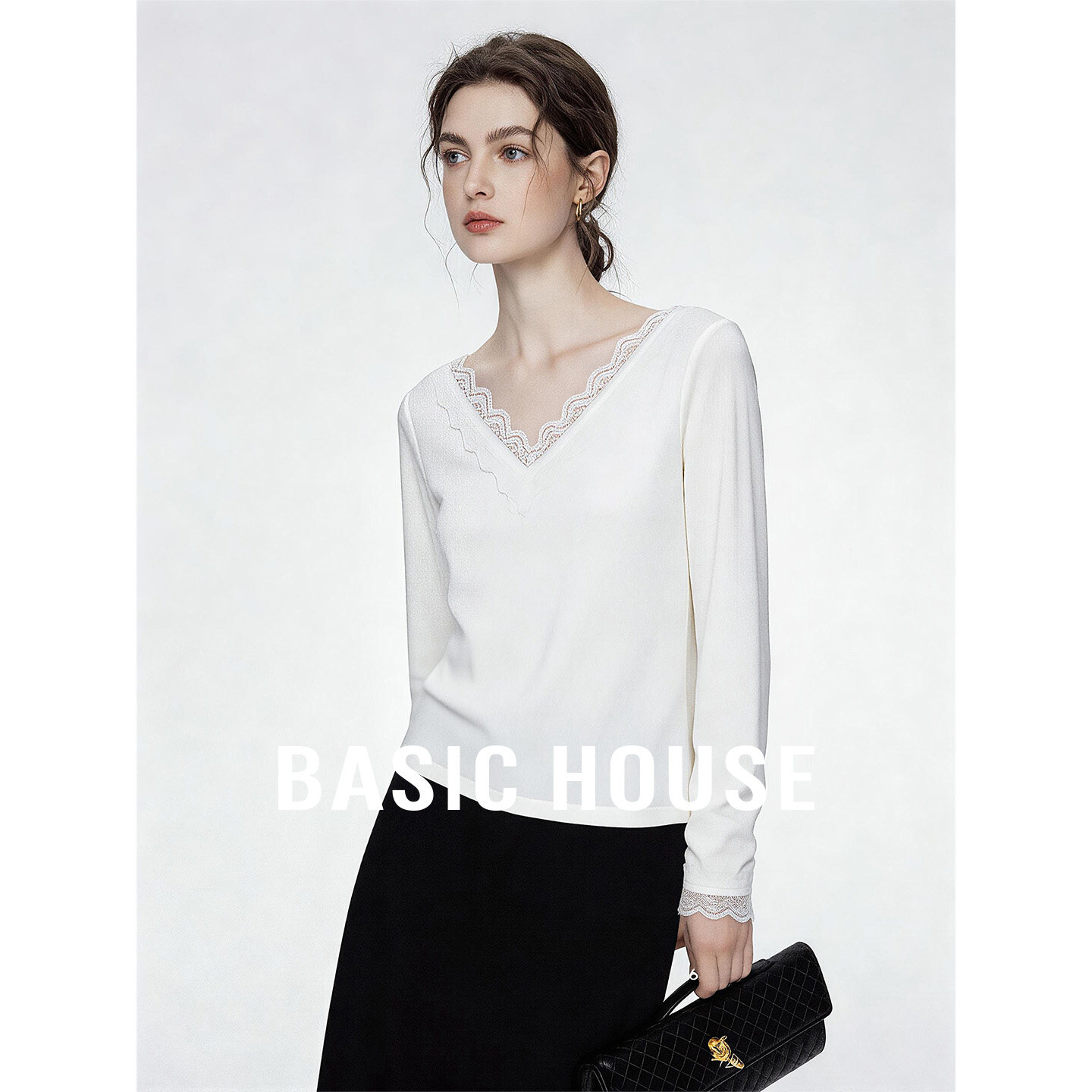 Basic House/百家好百家好白色V领蕾丝拼接长袖T恤女士春季2026新