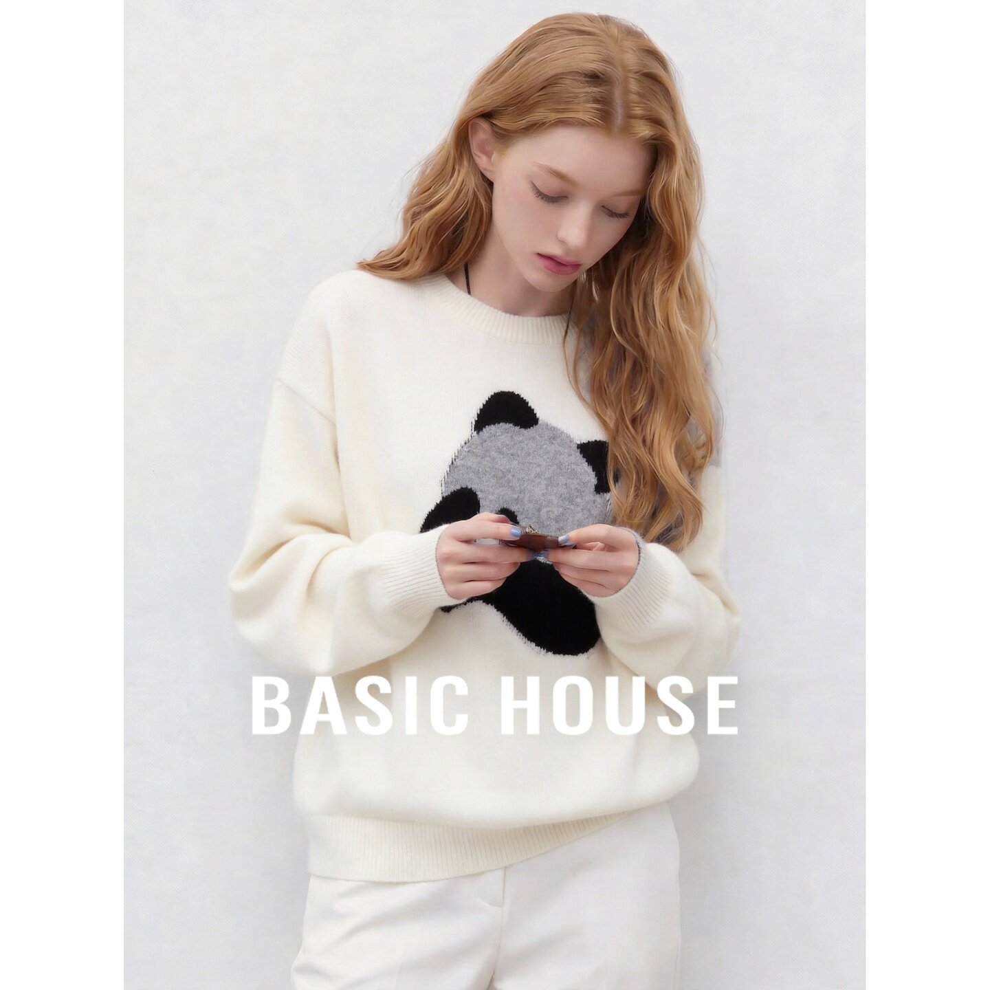 Basic House/百家好2026秋纯羊毛米白卡通贴布圆领宽松长袖毛衣女