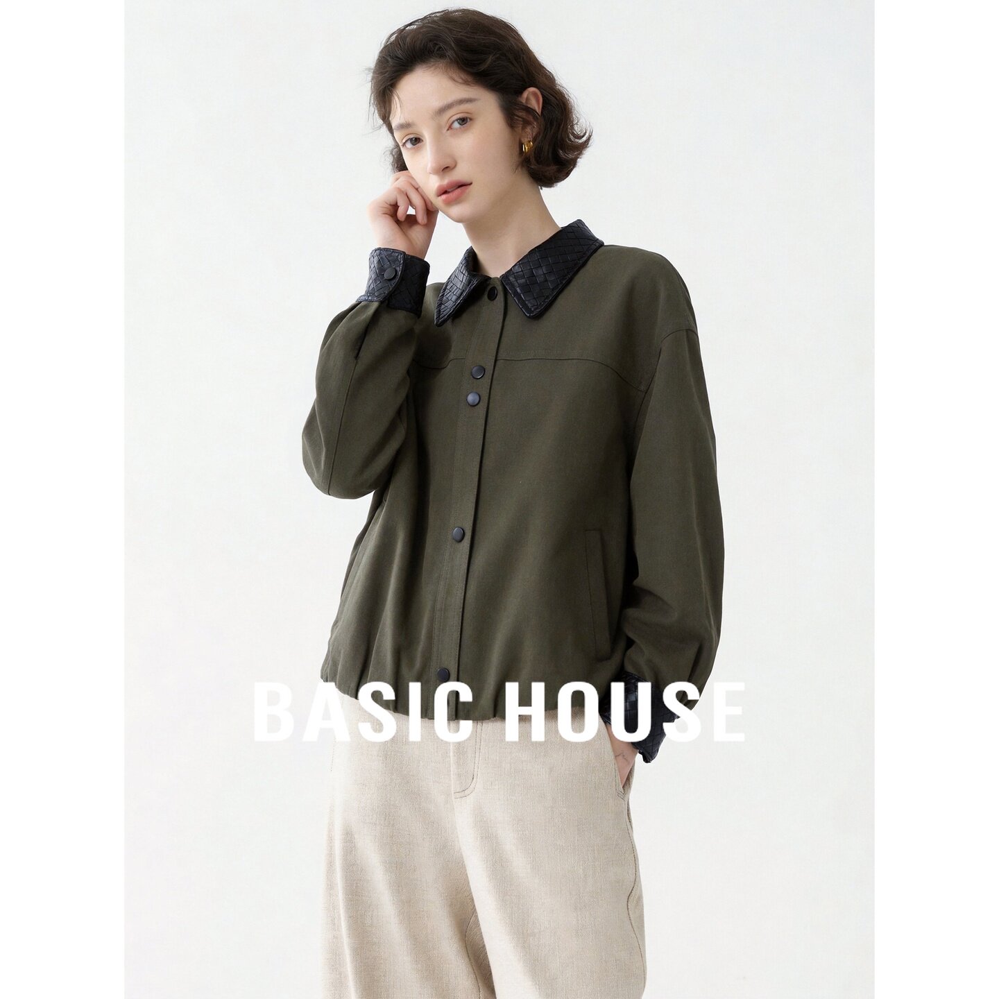 Basic House/百家好莱赛尔复古绿色翻领撞色纽扣百搭女装短外套秋