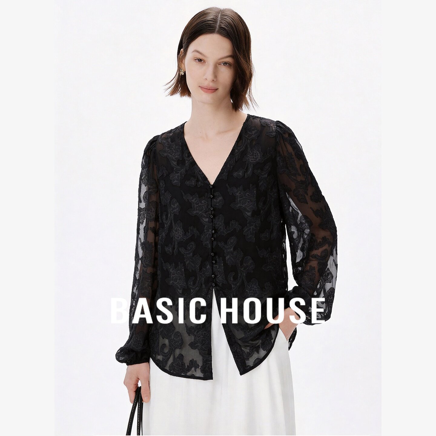 Basic House/百家好微透V领印花衬衫女长袖宽松法式复古刺绣上衣