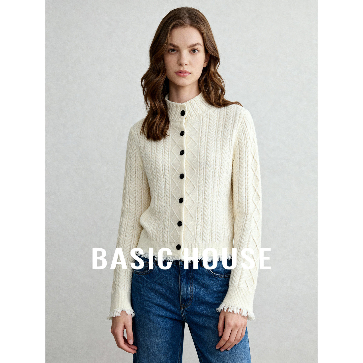 Basic House/百家好米白立领短款开衫上衣新款绞花毛边单排扣毛衣