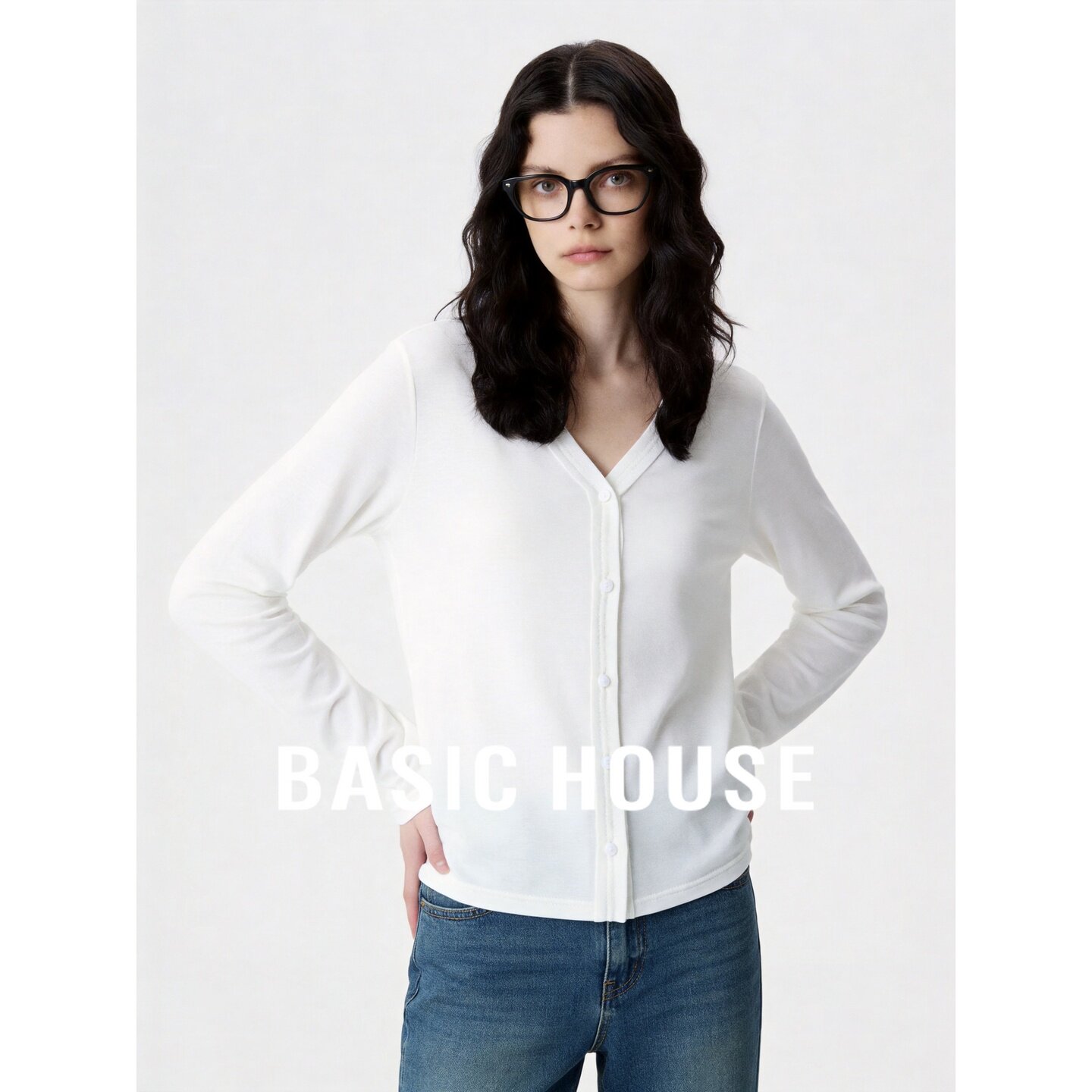 Basic House/百家好2026秋季莱赛尔白色V领简约短款长袖女新款T恤