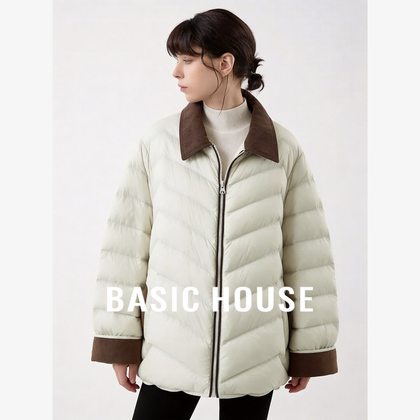 Basic House/百家好巴恩风撞色翻领羽绒服女装短款白鸭绒保暖外套