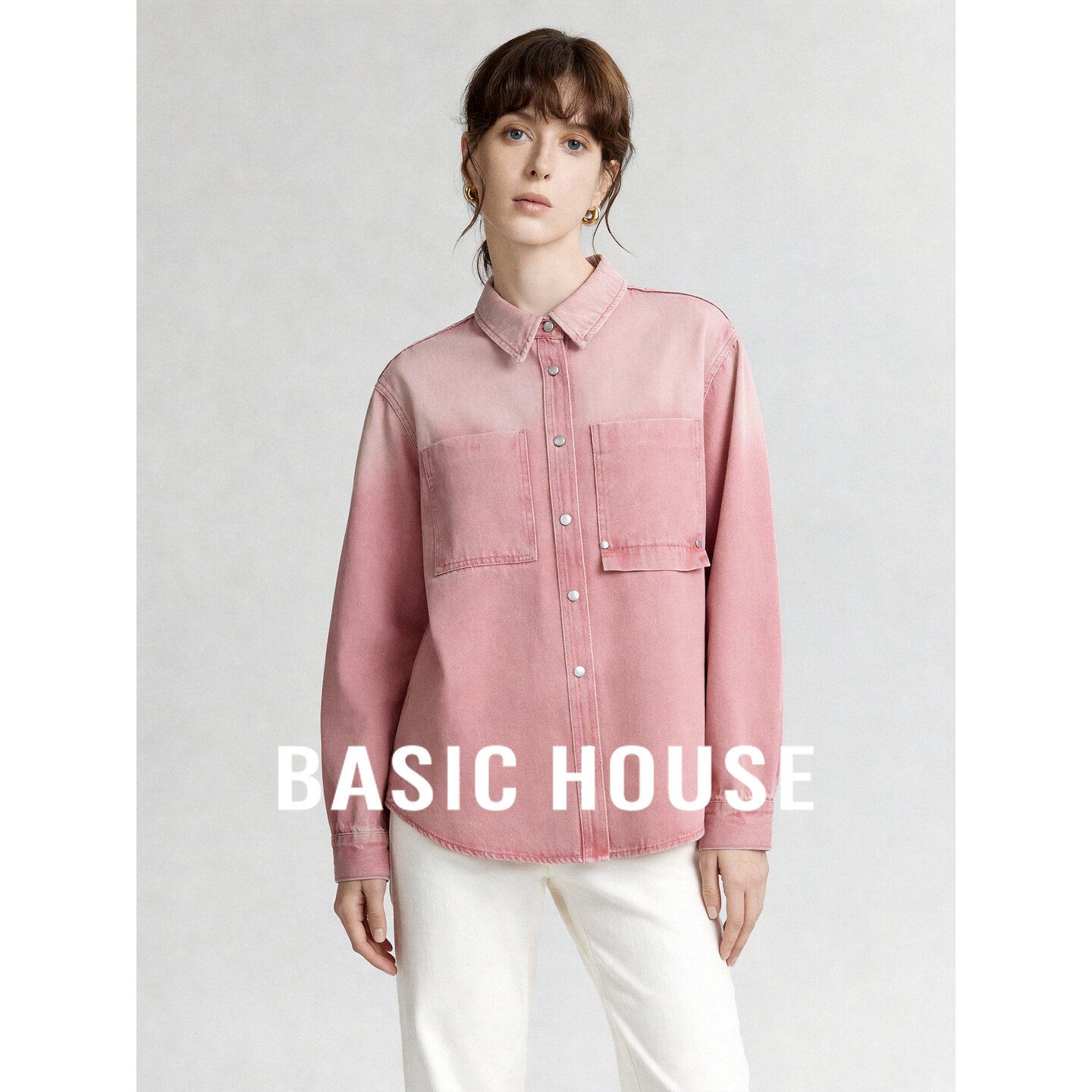 Basic House/百家好渐变粉色牛仔衬衫女秋翻领不对称口袋宽松长袖