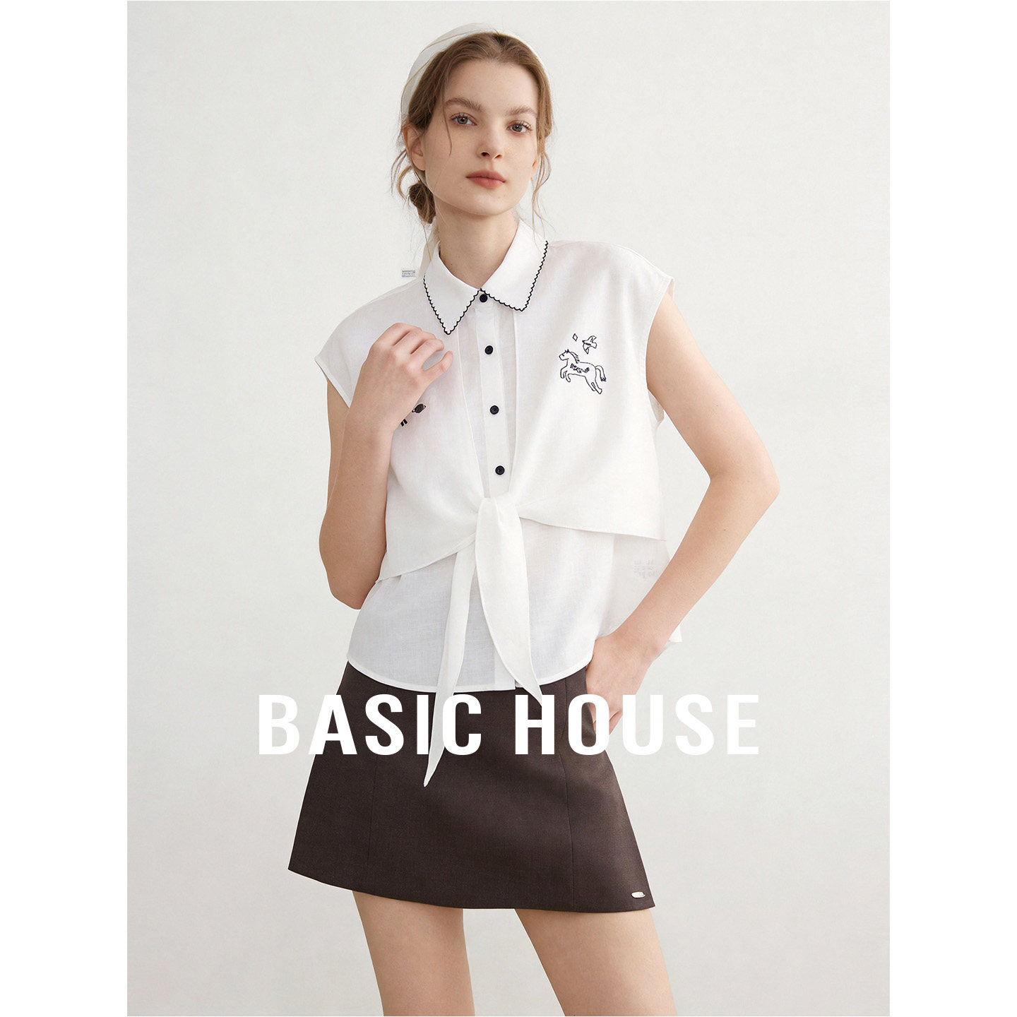 Basic House/百家好白色翻领刺绣设计感短款衬衫女夏透气舒适上衣