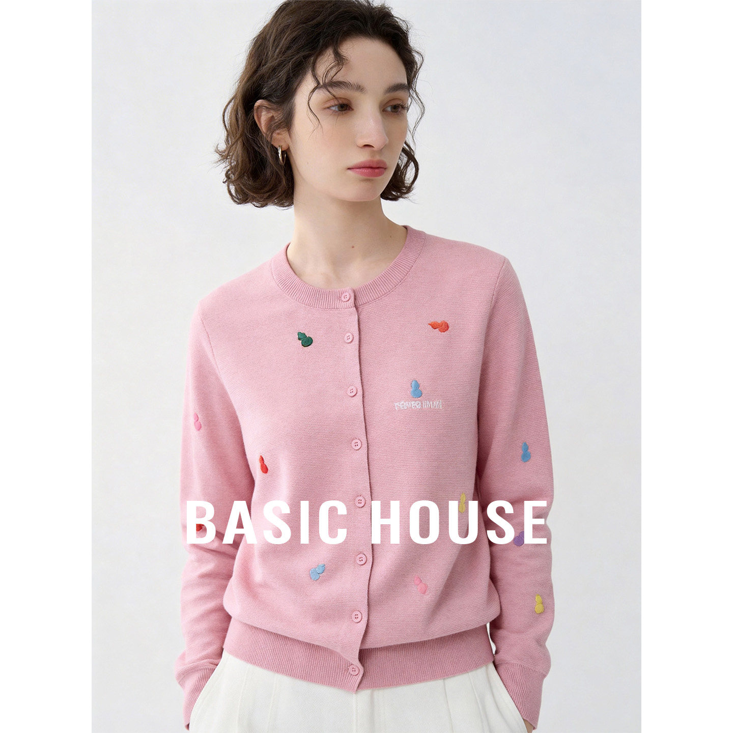 Basic House/百家好粉色圆领刺绣设计针织开衫女夏季新款舒适毛衫