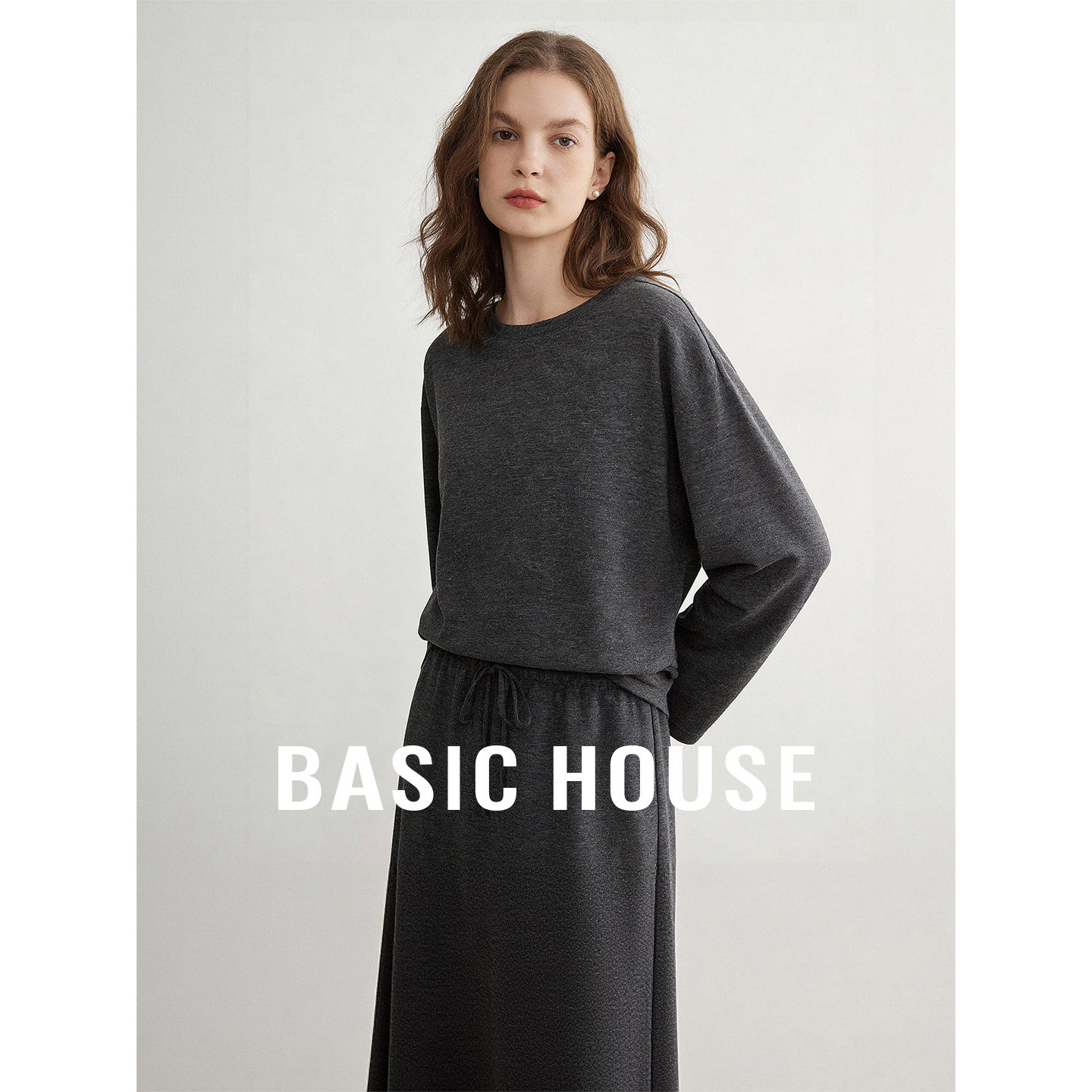 Basic House/百家好灰色休闲套装圆领宽松上衣中长款半身裙两件套
