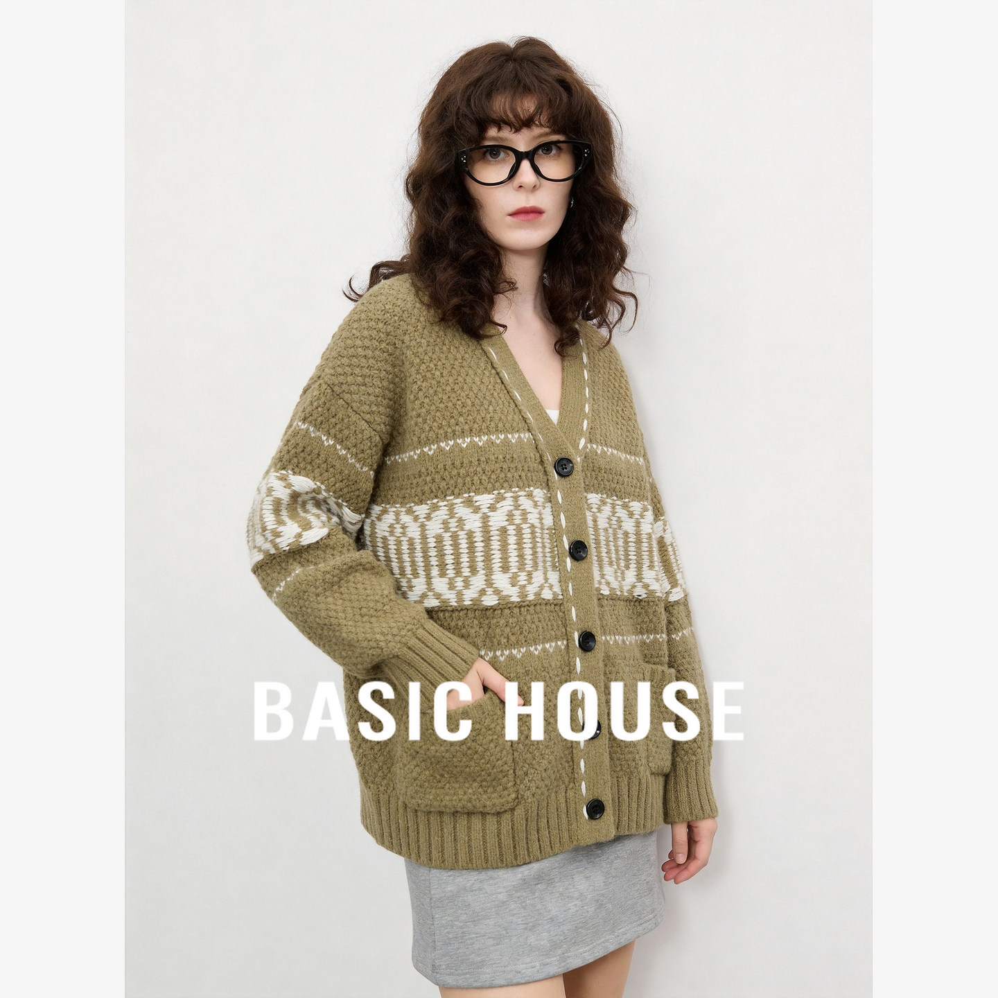 Basic House/百家好复古费尔岛风V领撞色针织开衫女宽松毛衣外套
