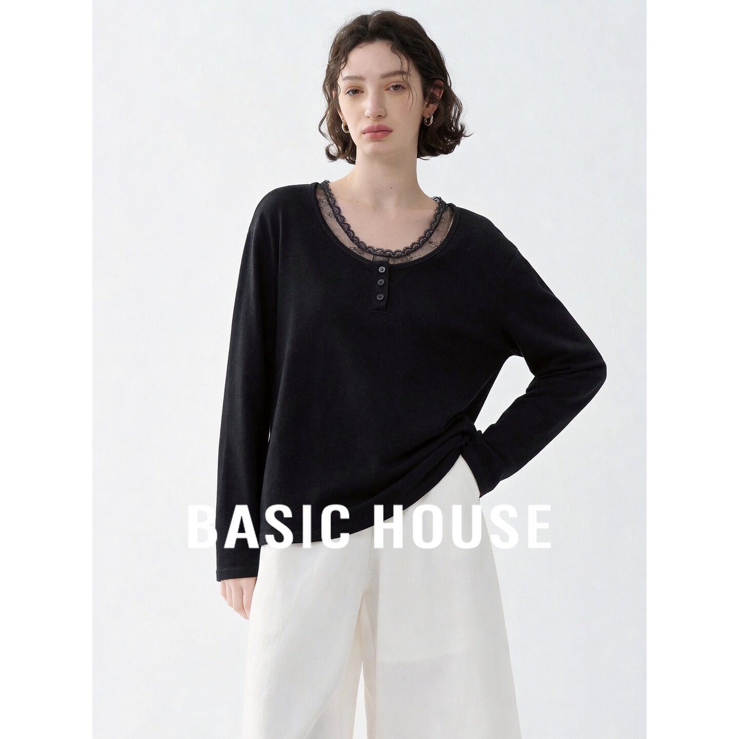 Basic House/百家好优雅风圆领蕾丝拼接长袖T恤黑色宽松防晒上衣