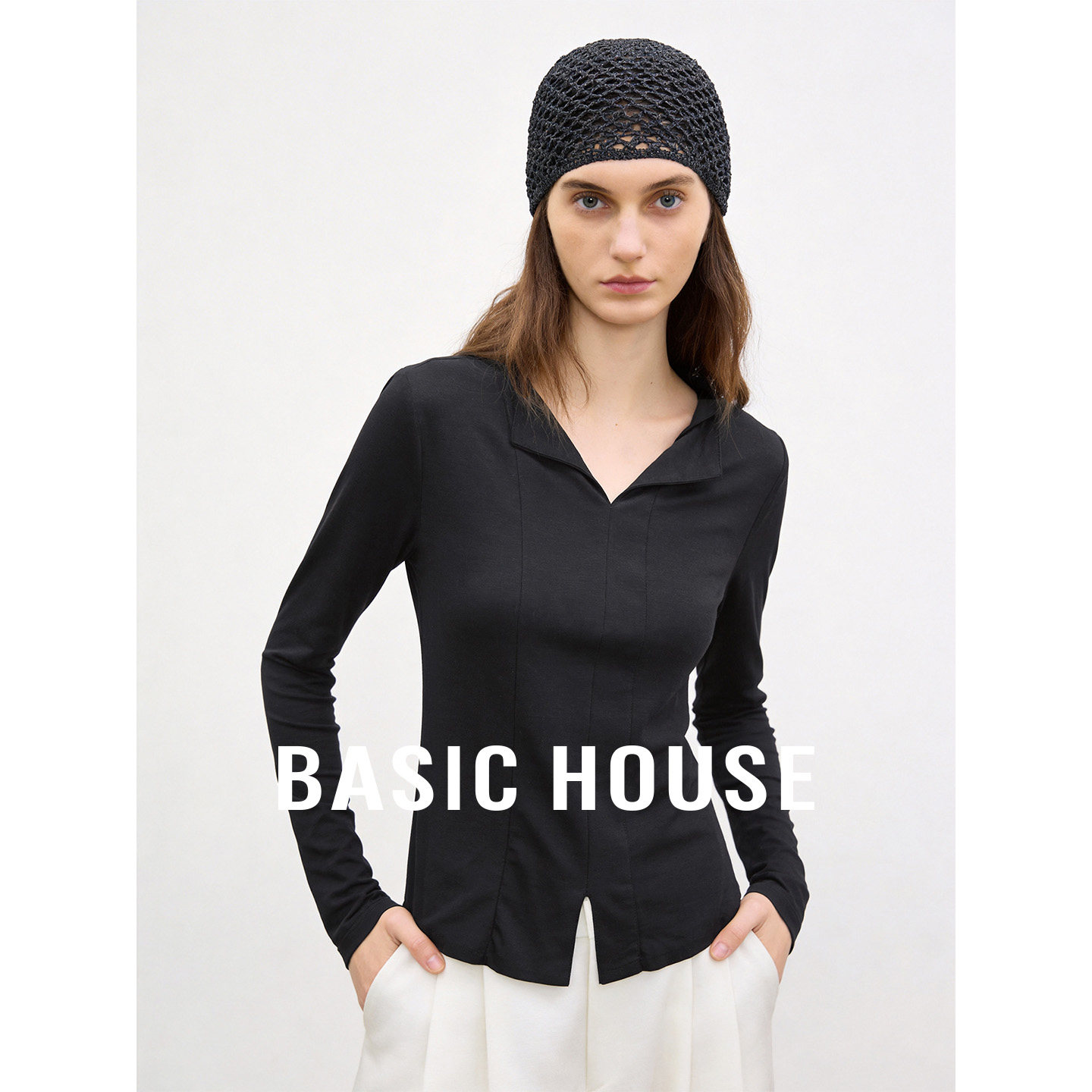 Basic House/百家好黑色V领内搭T恤2026秋季显瘦开叉短款长袖上衣