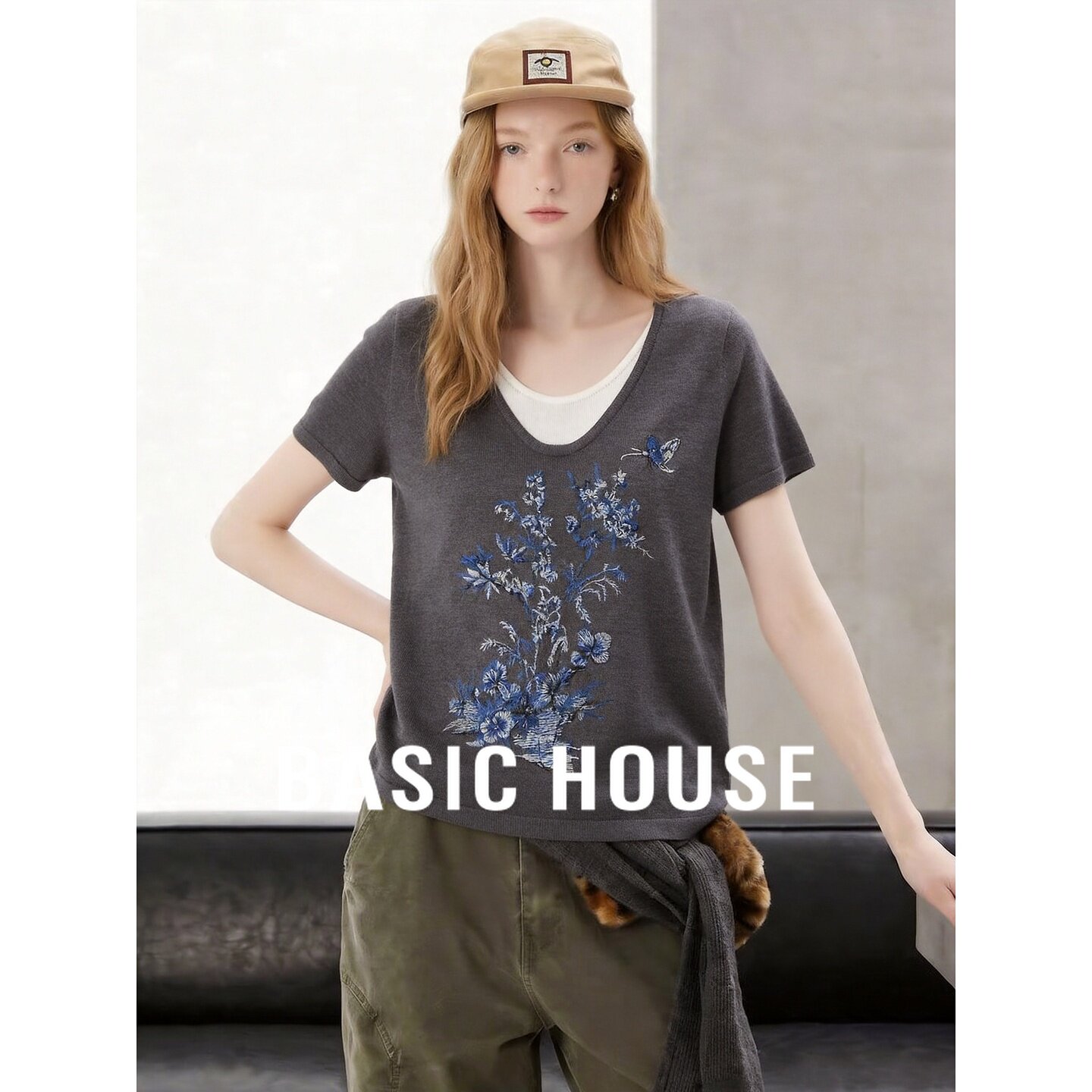 Basic House/百家好假两件V领短袖针织衫女蓝色花朵显瘦百搭上衣
