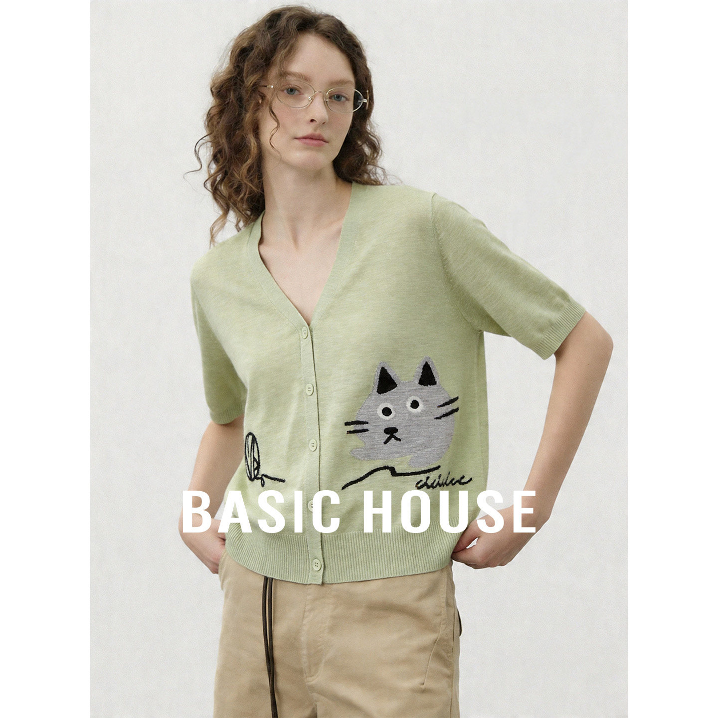 Basic House/百家好夏季新款减龄猫咪印花针织开衫V领短袖女上衣