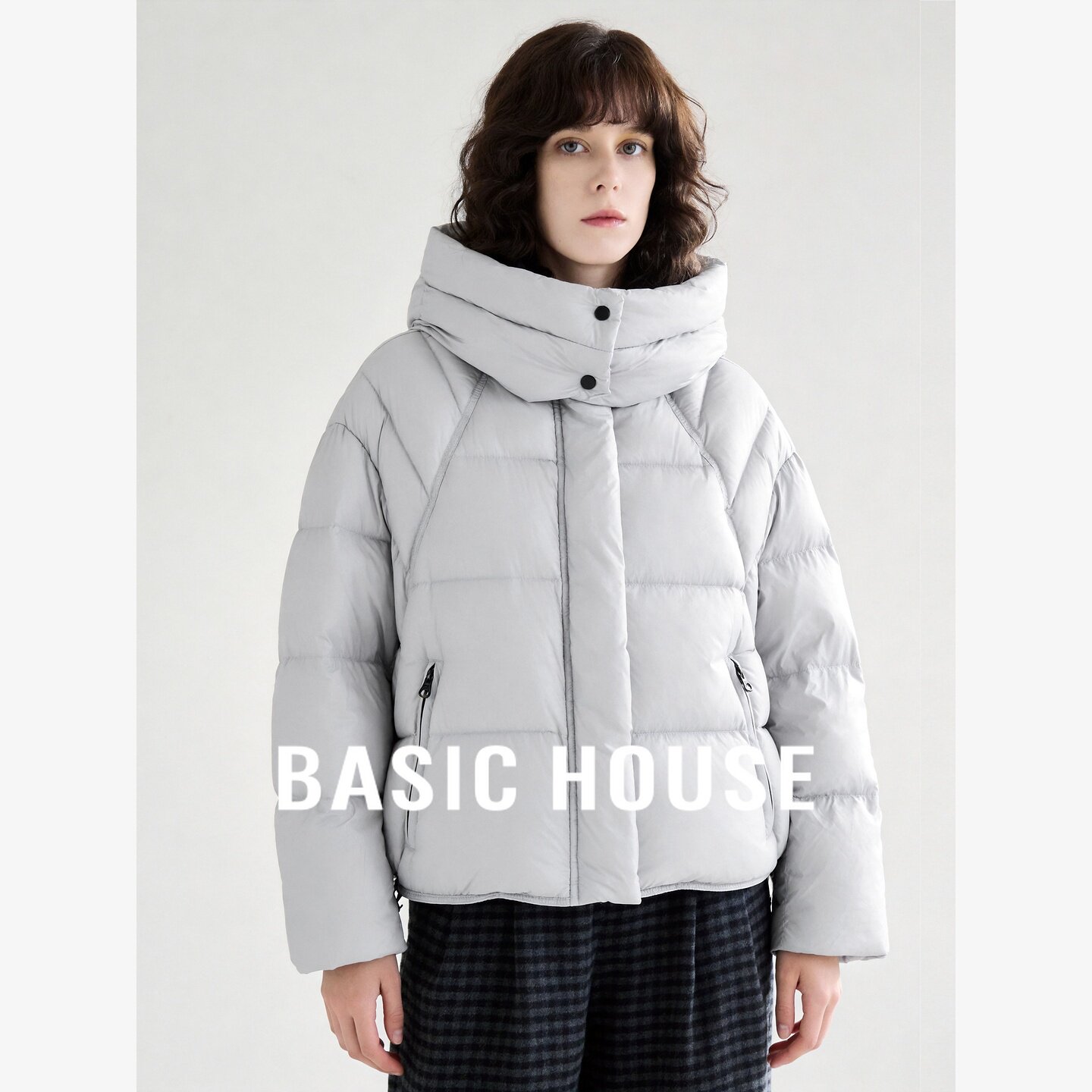 Basic House/百家好极简风连帽高领短款羽绒服女宽松加厚保暖外套