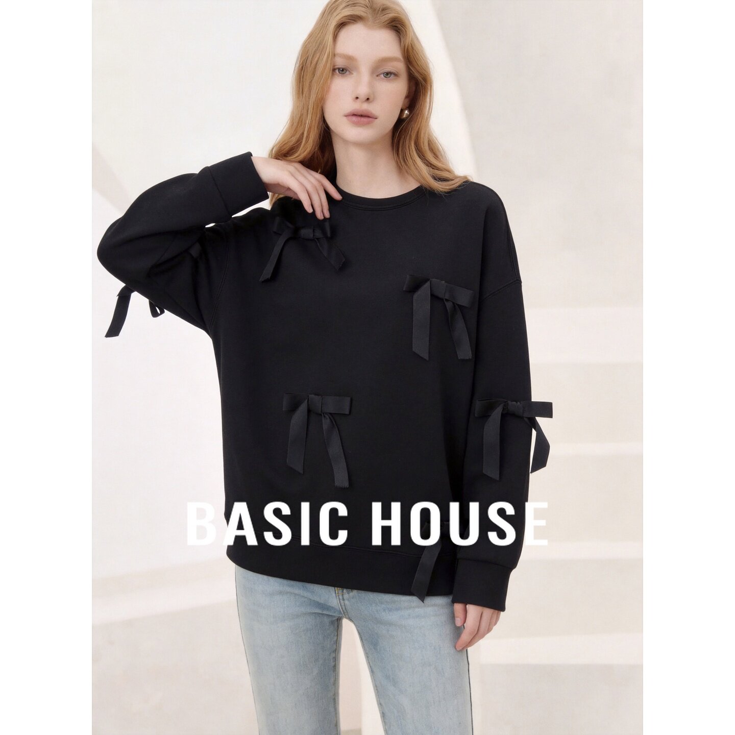 Basic House/百家好蝴蝶结圆领宽松短款套头卫衣女日常休闲秋季