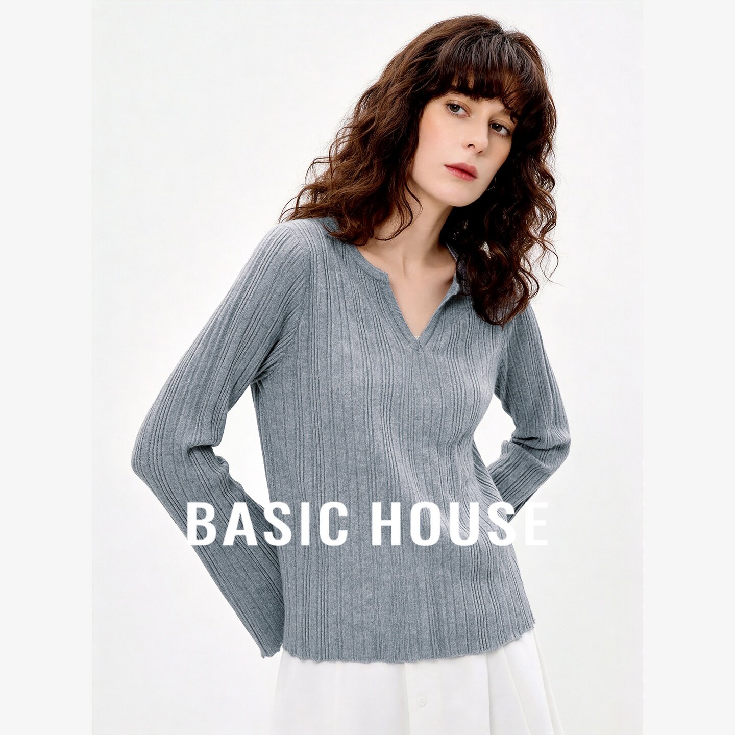 Basic House/百家好极简V领坑条喇叭袖针织衫女宽松显瘦打底上衣