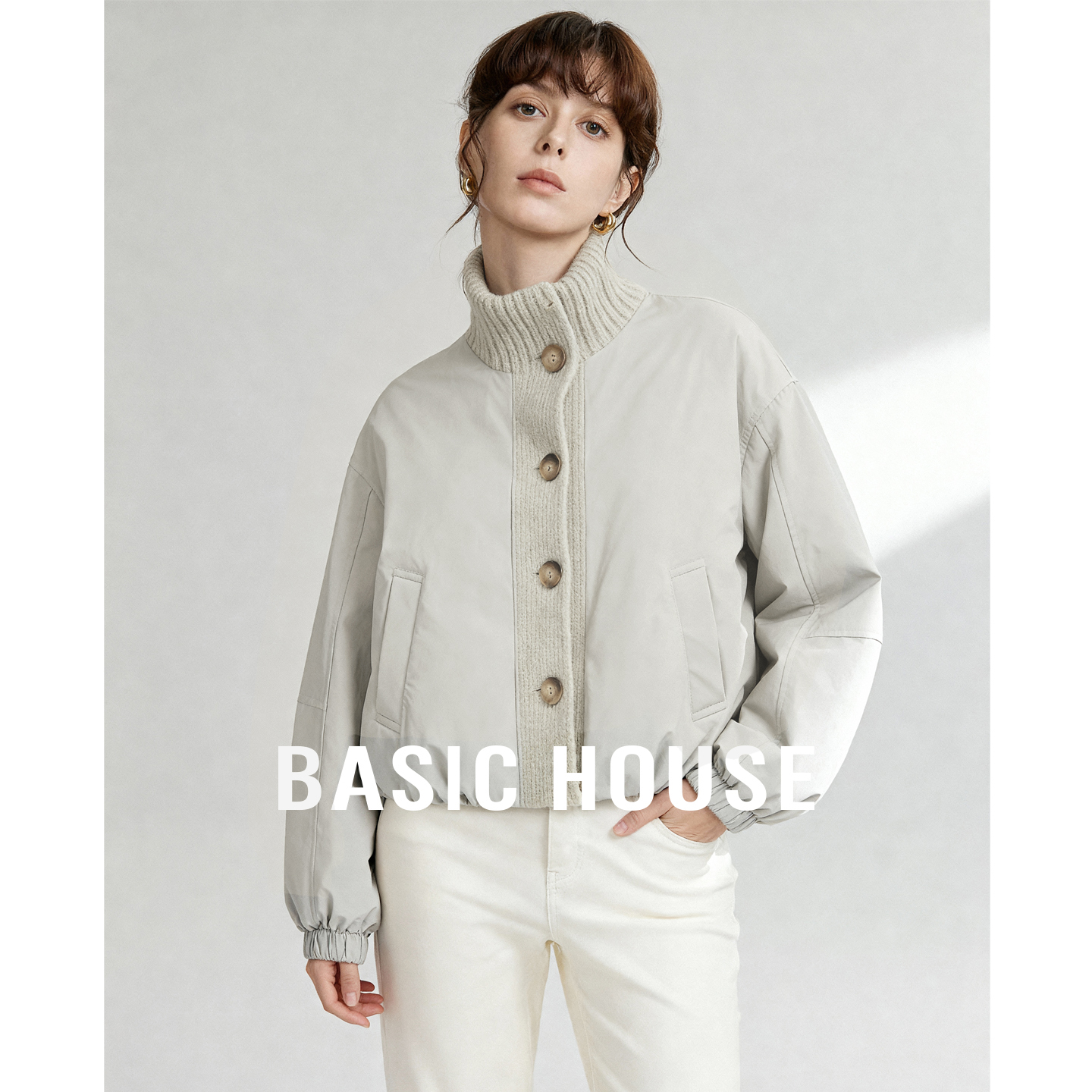 Basic House/百家好针织拼接立领短款白鸭绒羽绒服保暖短款外套女
