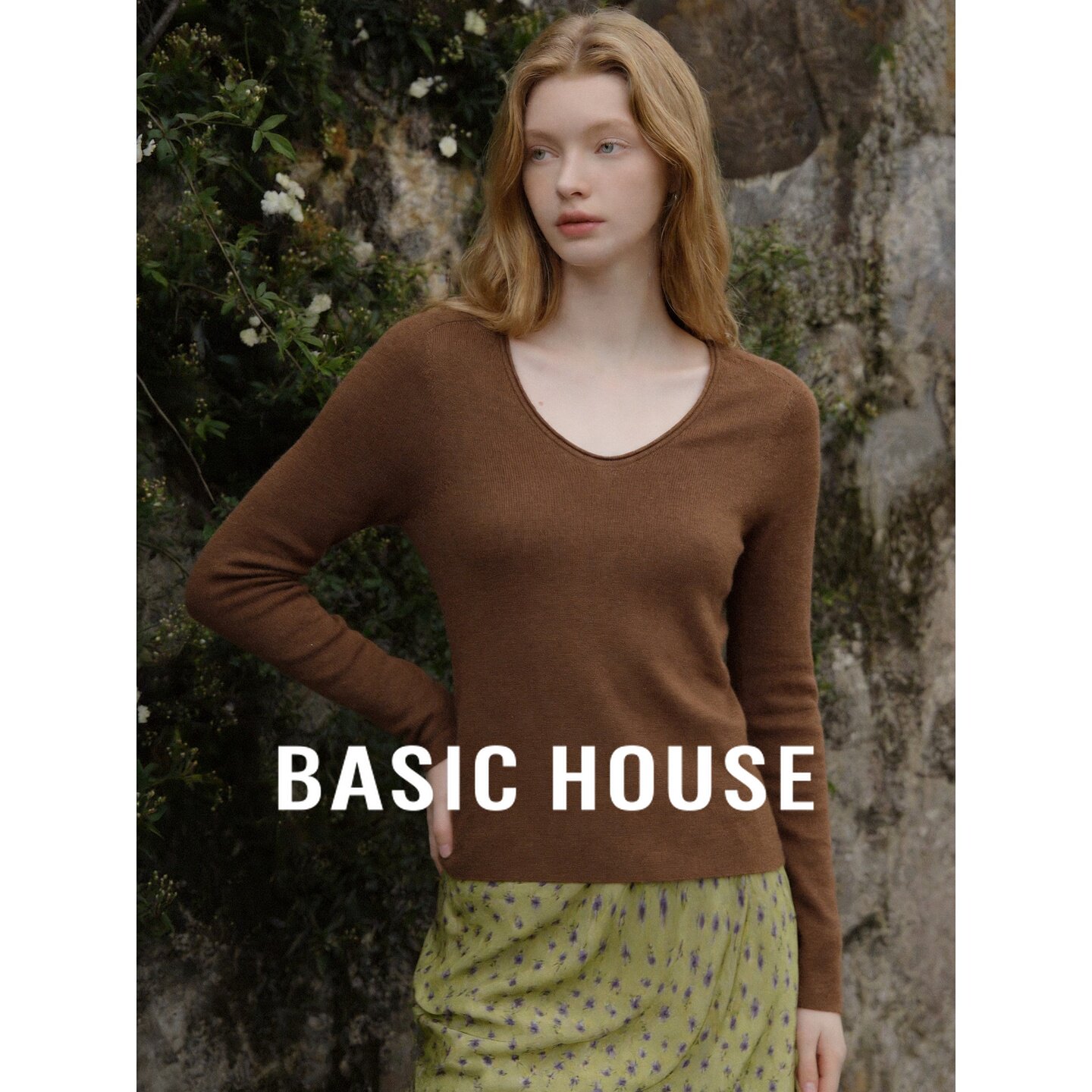 Basic House/百家好全羊毛V领长袖针织衫女白色修身气质毛衣上衣