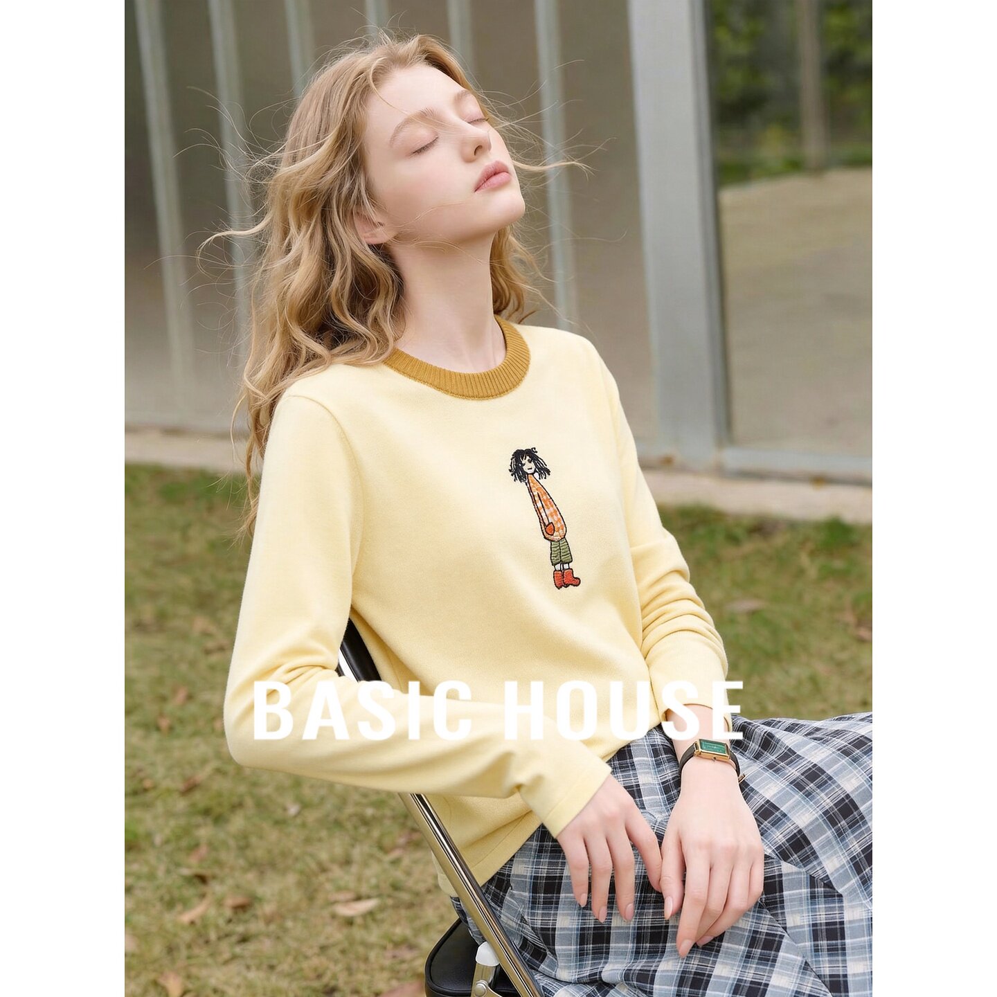 Basic House/百家好可爱减龄黄色圆领刺绣针织衫女宽松百搭秋装