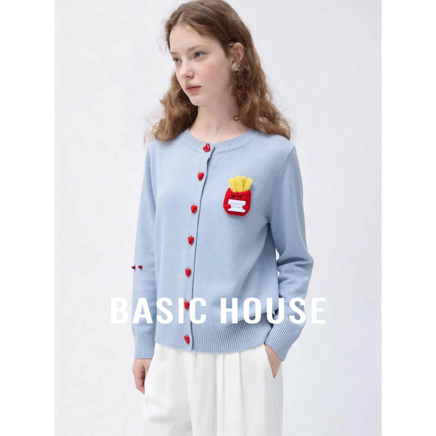 Basic House/百家好可爱风立体装饰爱心扣子短款长袖女针织开衫