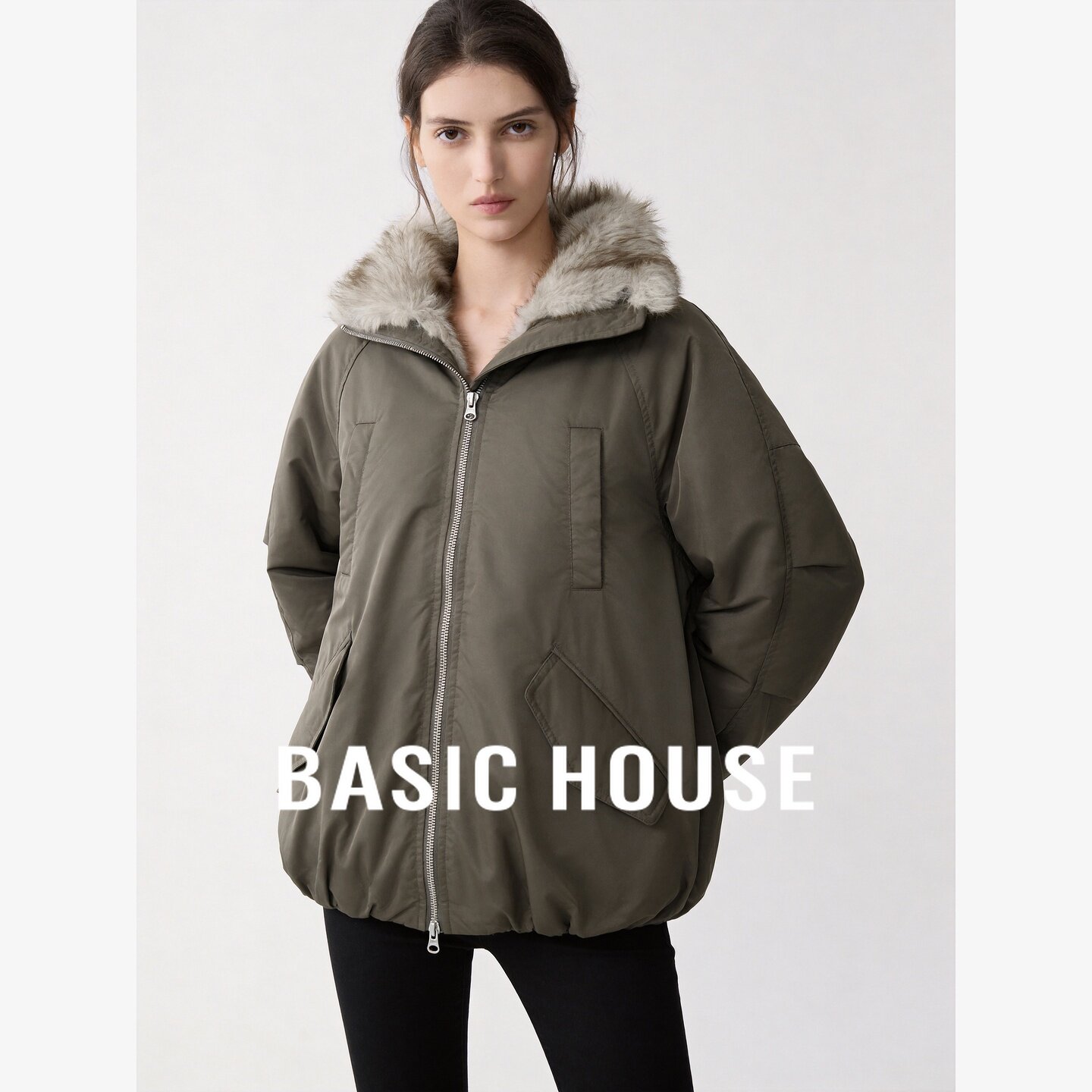 Basic House/百家好白鸭绒连帽毛领羽绒服女短款宽松百搭保暖外套