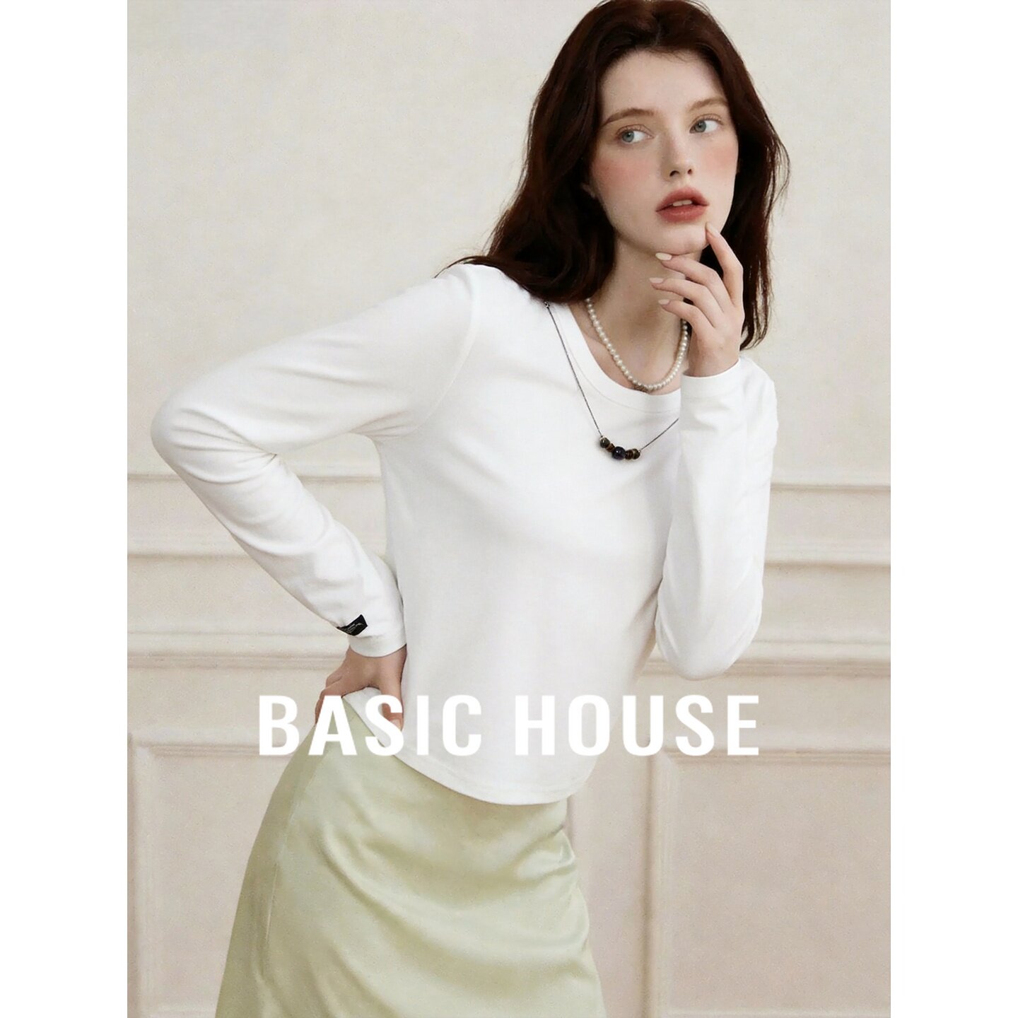Basic House/百家好白色简约长袖T恤女项链装饰基础款上衣清冷风