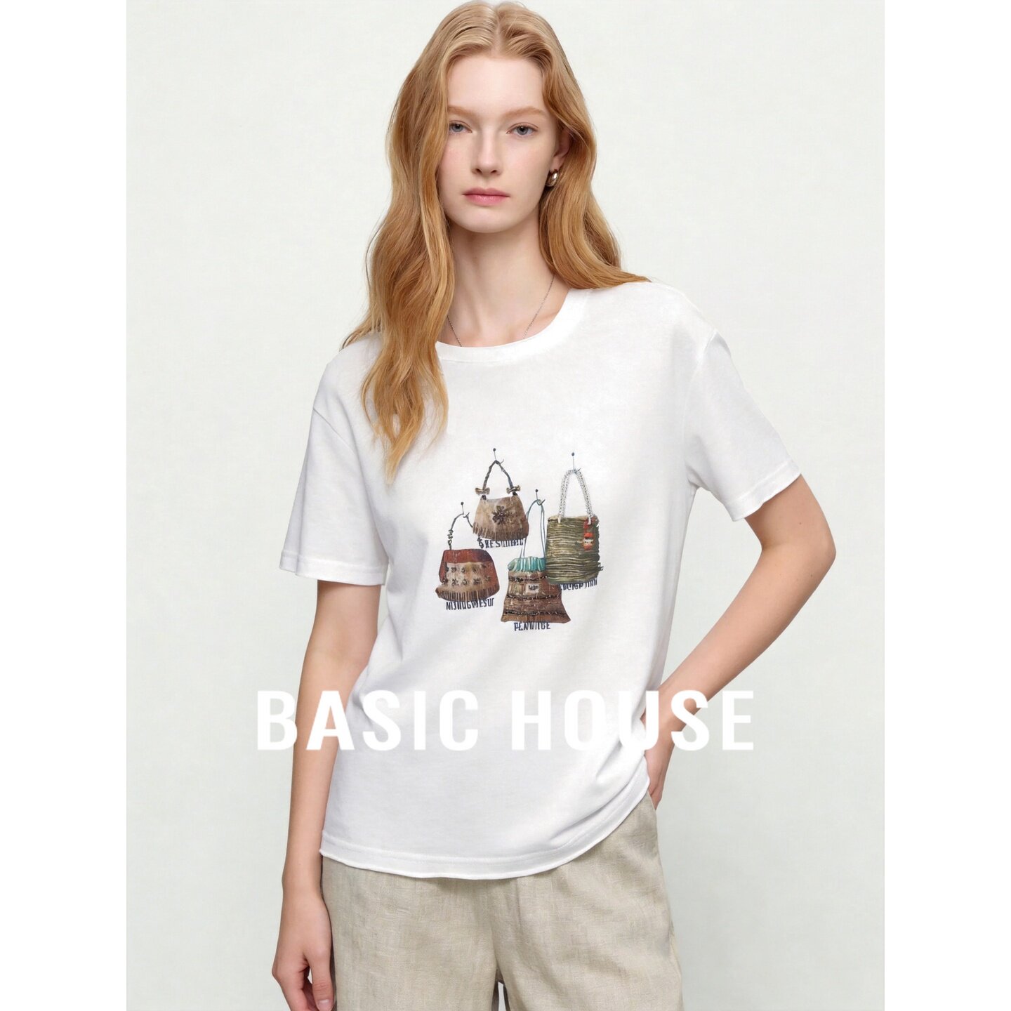 Basic House/百家好白色复古图案短袖休闲风宽松型圆领T恤夏季女