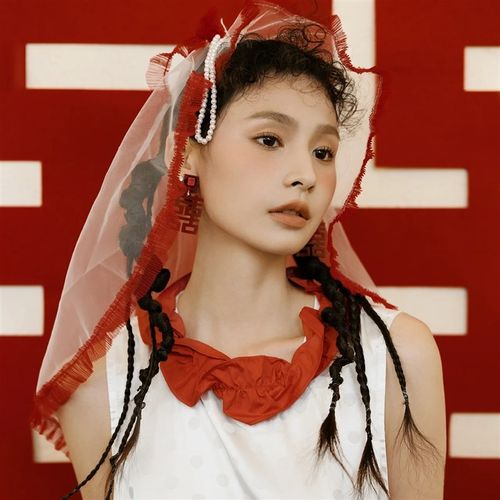 新娘头纱短款硬纱褶皱木耳红色花边结婚登记领证小头纱摄影拍照