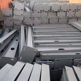 定制 满焊铁雨棚钢梁支架牛腿H型钢结构玻璃幕墙点式爪件