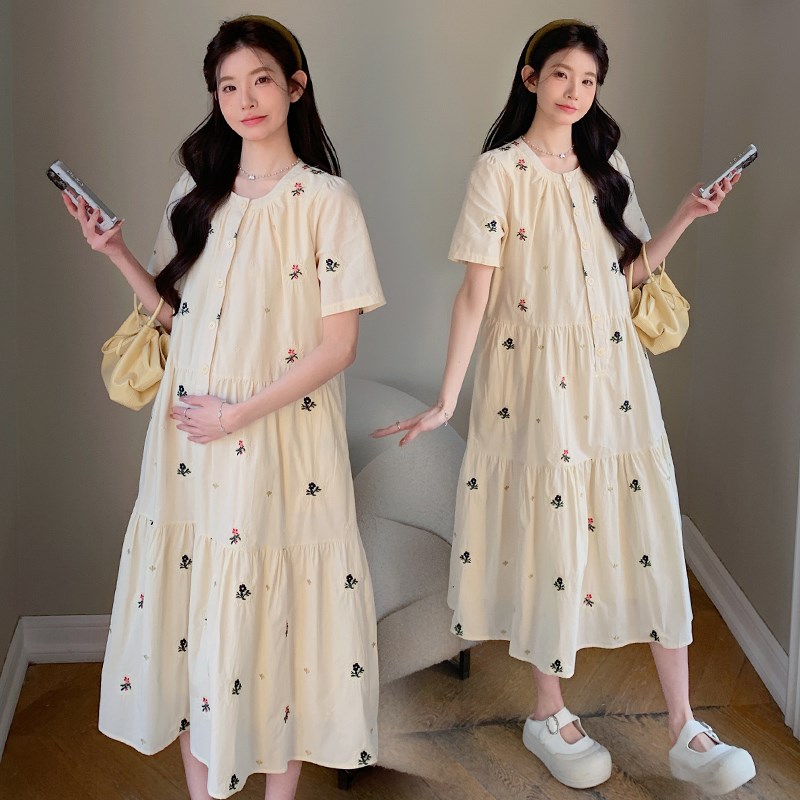孕妇连衣裙夏款2025设计感洋气孕妇装宽松遮肚刺绣圆领短袖裙子女