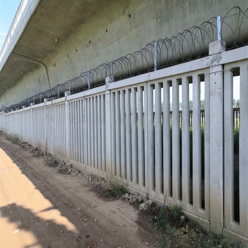 现货供应混凝土水泥构建u立柱 高铁防护栅栏 铁路护栏网柱子